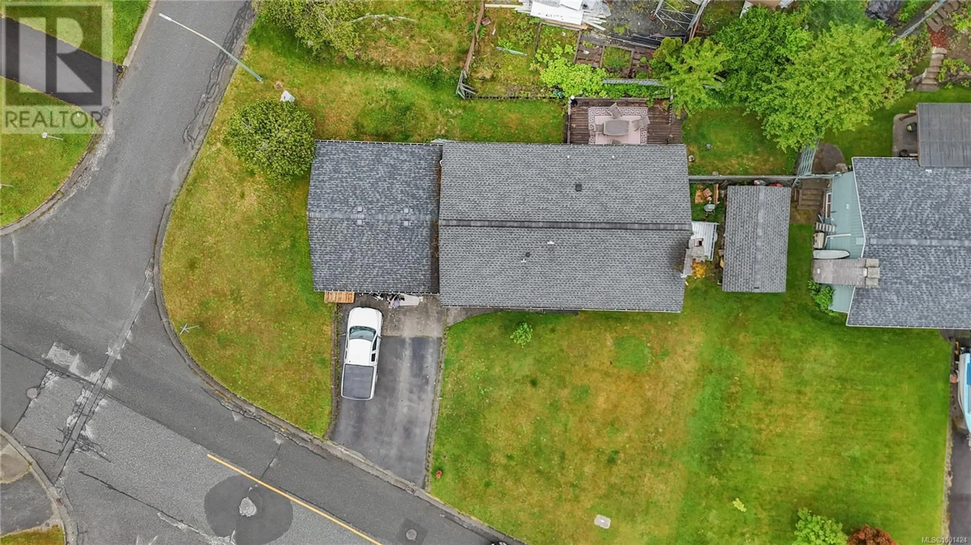 A pic from outside/outdoor area/front of a property/back of a property/a pic from drone, street for 631 NIMPKISH DRIVE, Gold River British Columbia V0P1G0