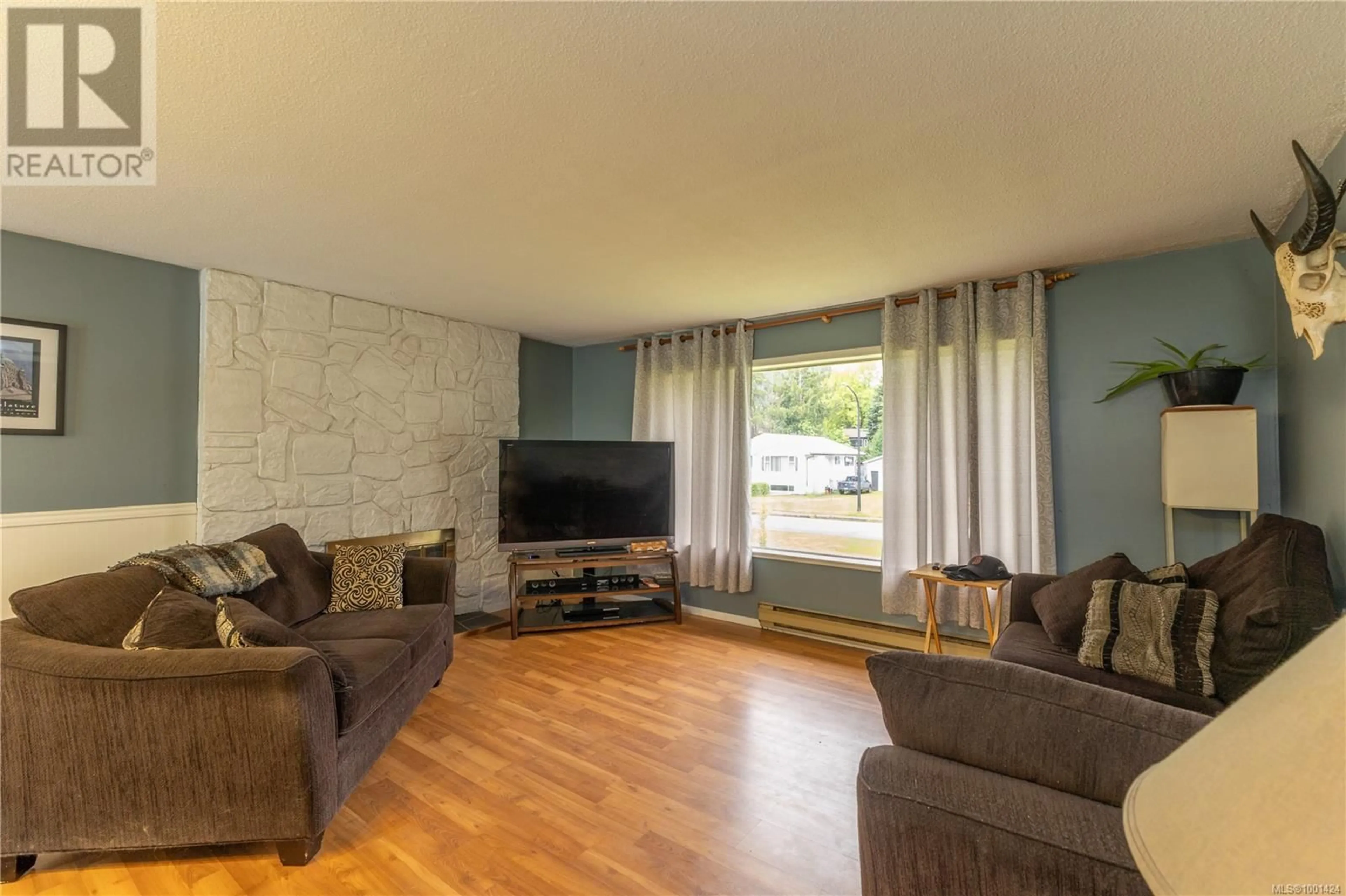 Living room with furniture, unknown for 631 NIMPKISH DRIVE, Gold River British Columbia V0P1G0