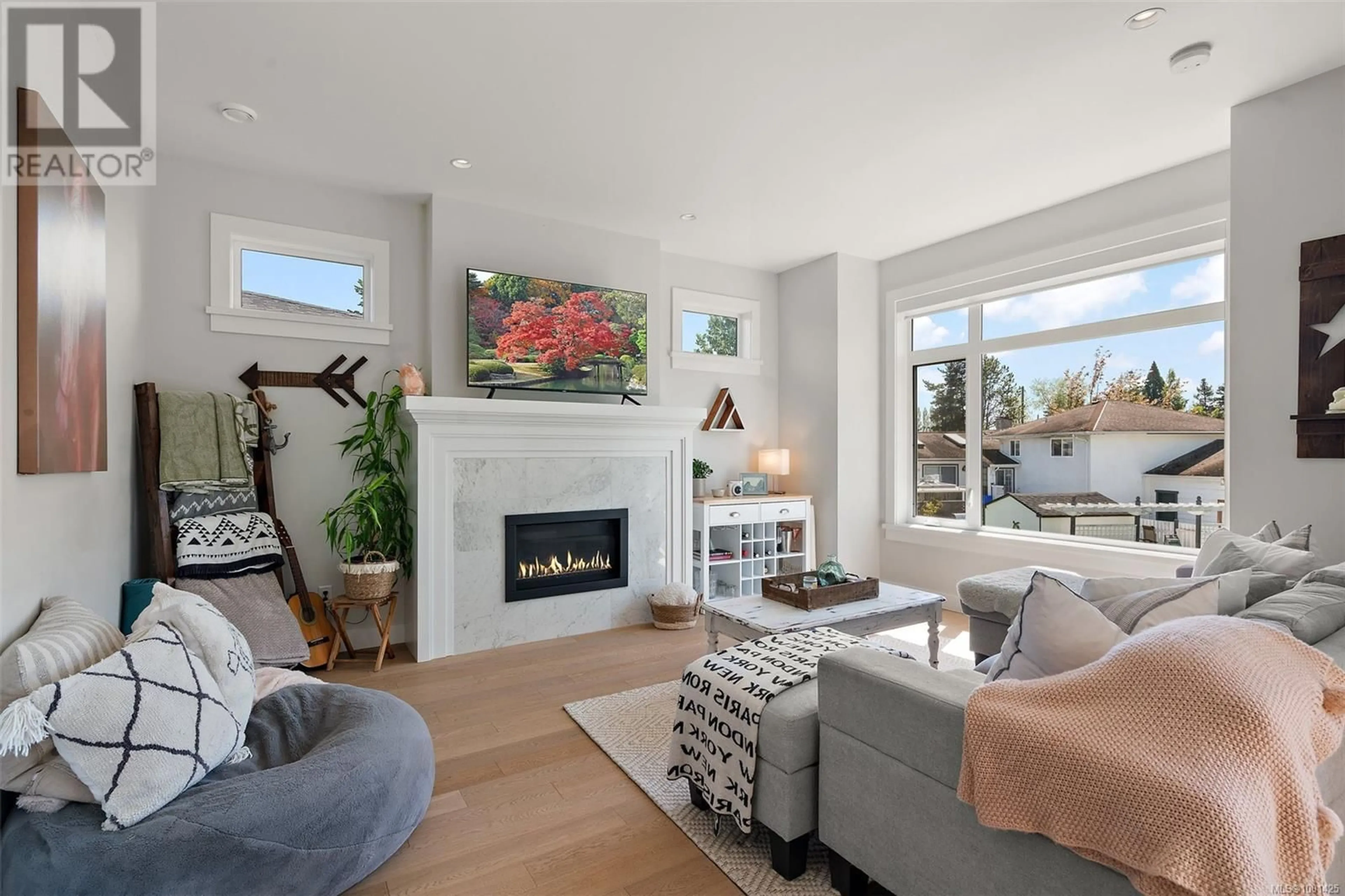 Living room with furniture, unknown for 2313 DEERBRUSH CRESCENT, North Saanich British Columbia V8L0C5