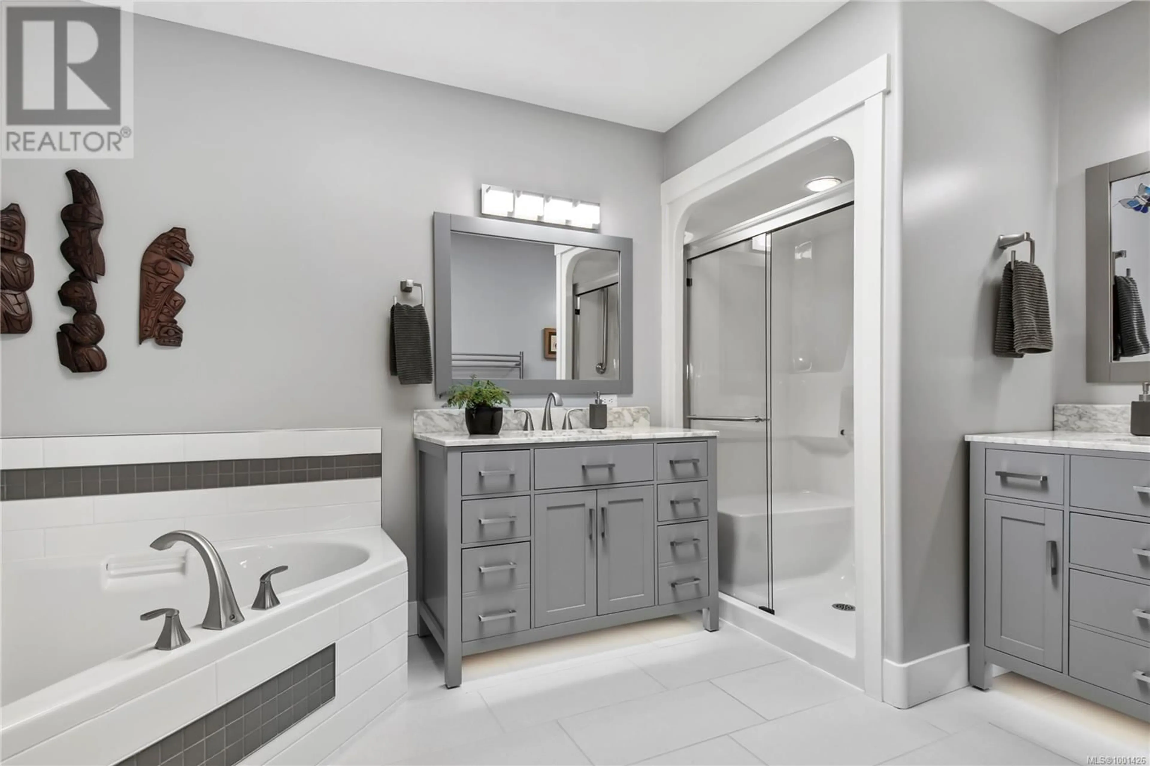 Contemporary bathroom, ceramic/tile floor for 402 - 700 ISLAND HIGHWAY SOUTH, Campbell River British Columbia V9W1A6