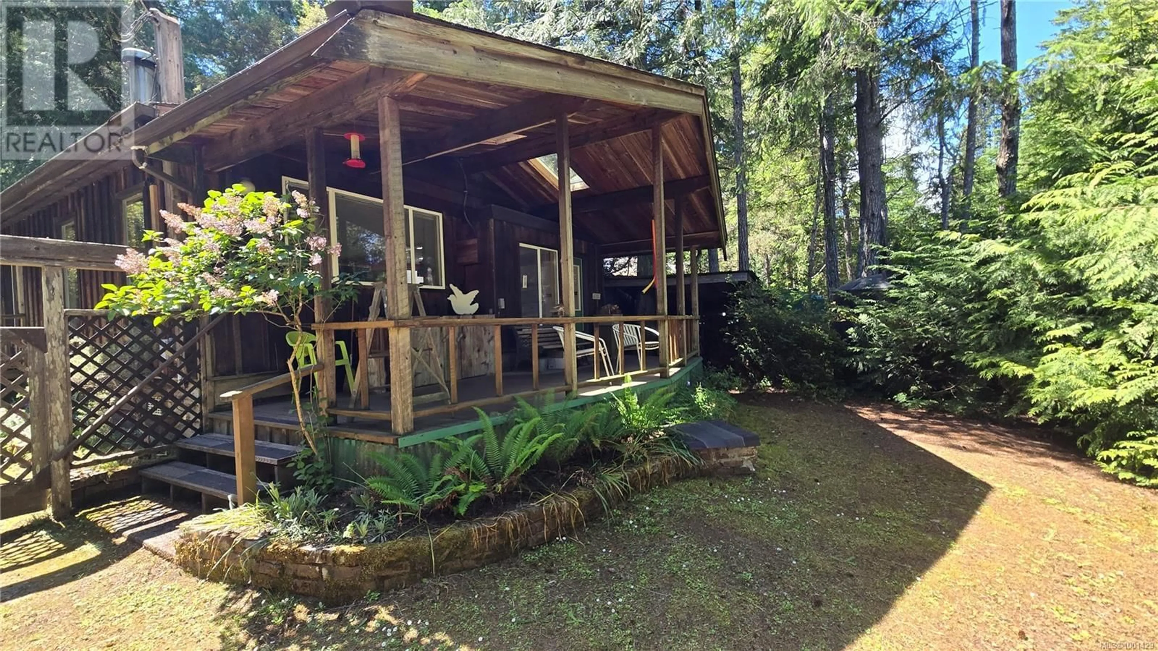 Patio, forest/trees view for 195 MALASPINA DRIVE, Gabriola Island British Columbia V0R1X1