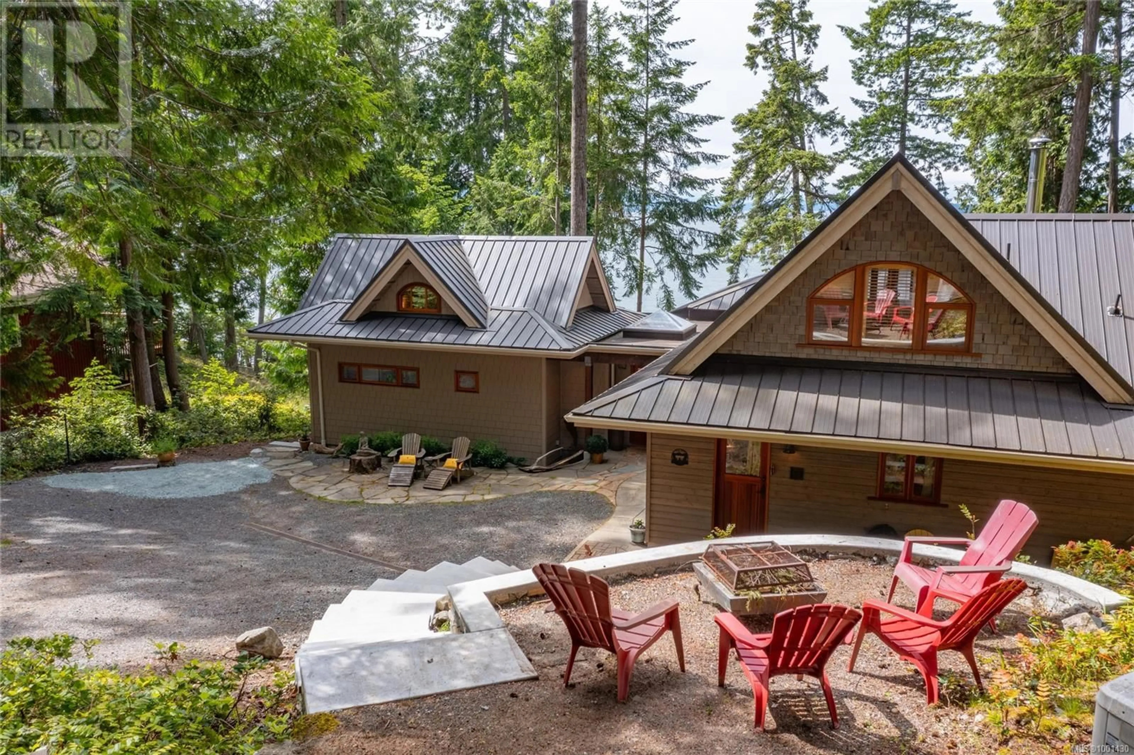 Patio, water/lake/river/ocean view for 1604 STORM CRESCENT, Pender Island British Columbia V0N2M2