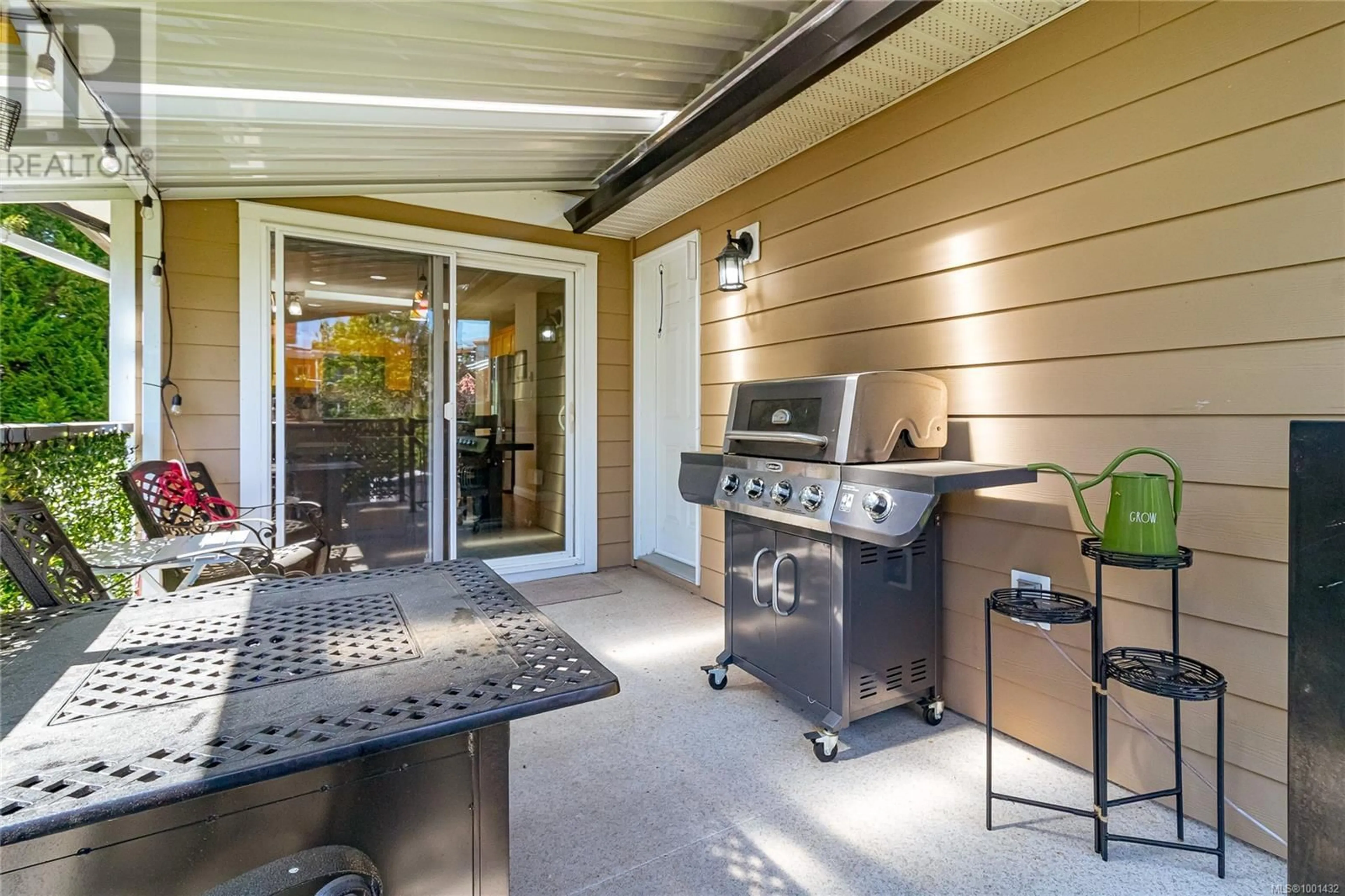 Patio, street for 662 FAIRWAY AVENUE, Langford British Columbia V9B2R5