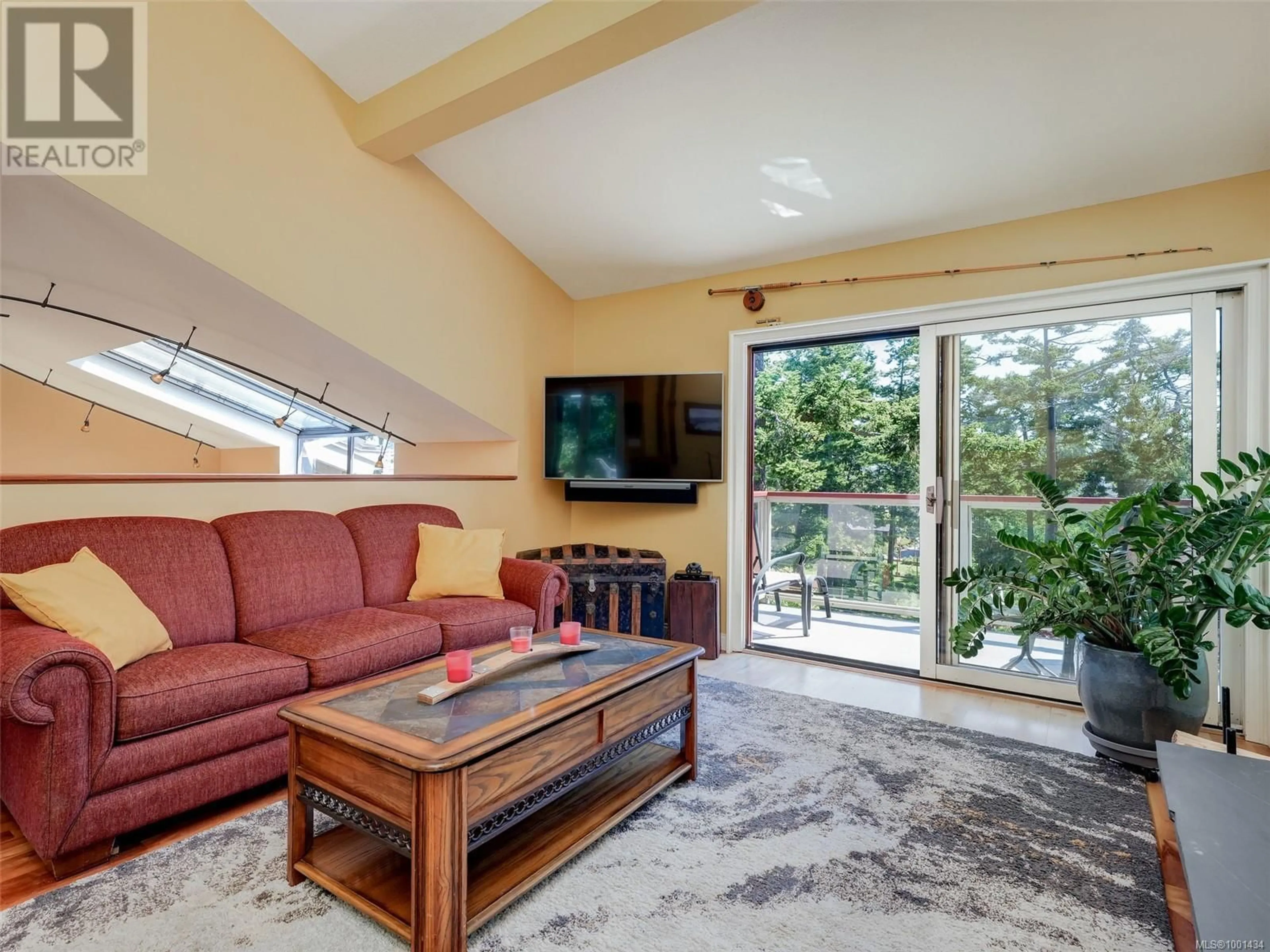 Living room with furniture, unknown for 442 GRAFTON STREET, Esquimalt British Columbia V9A6S3