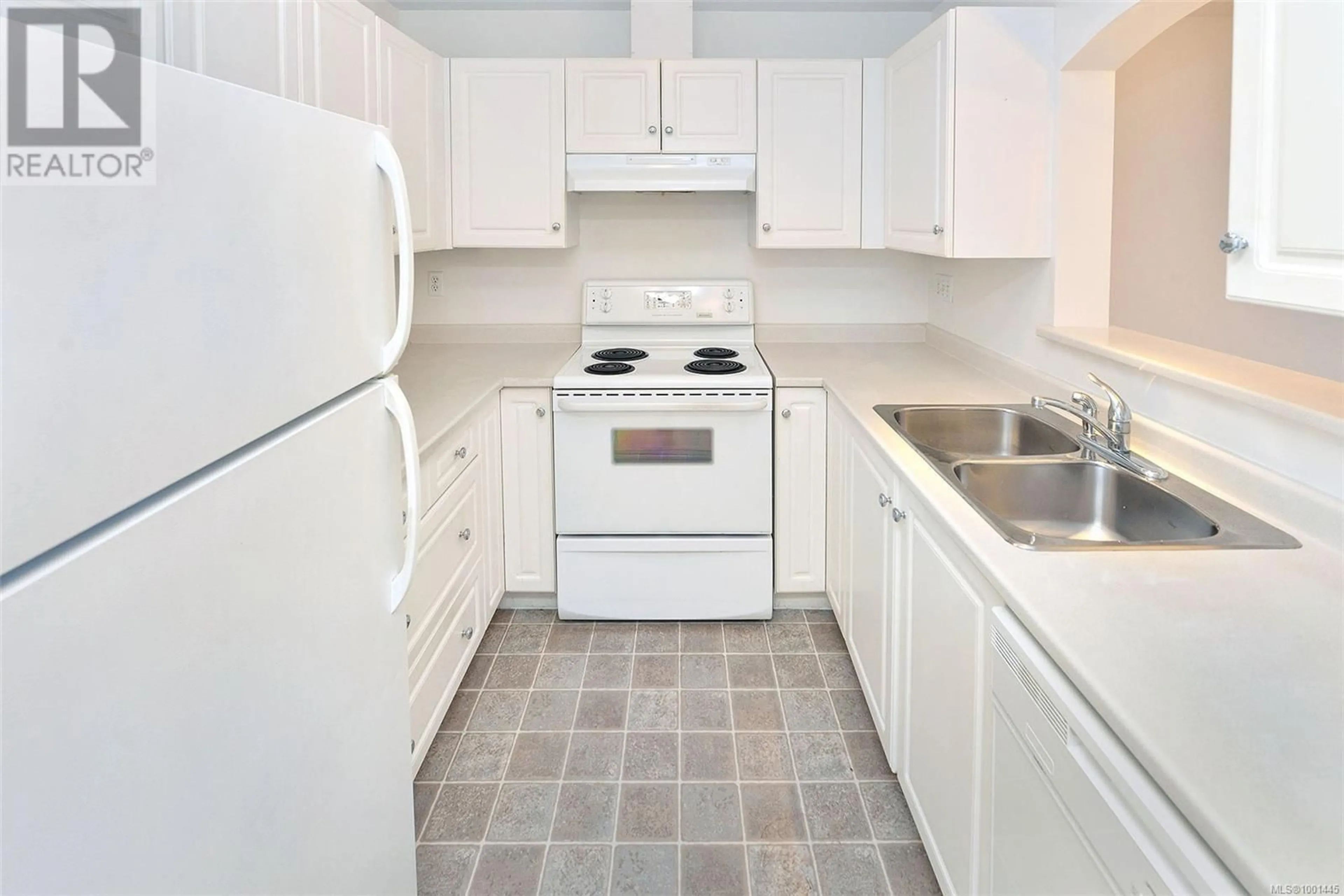 Standard kitchen, unknown for 101 - 2045 CARRICK STREET, Oak Bay British Columbia V8R2M5
