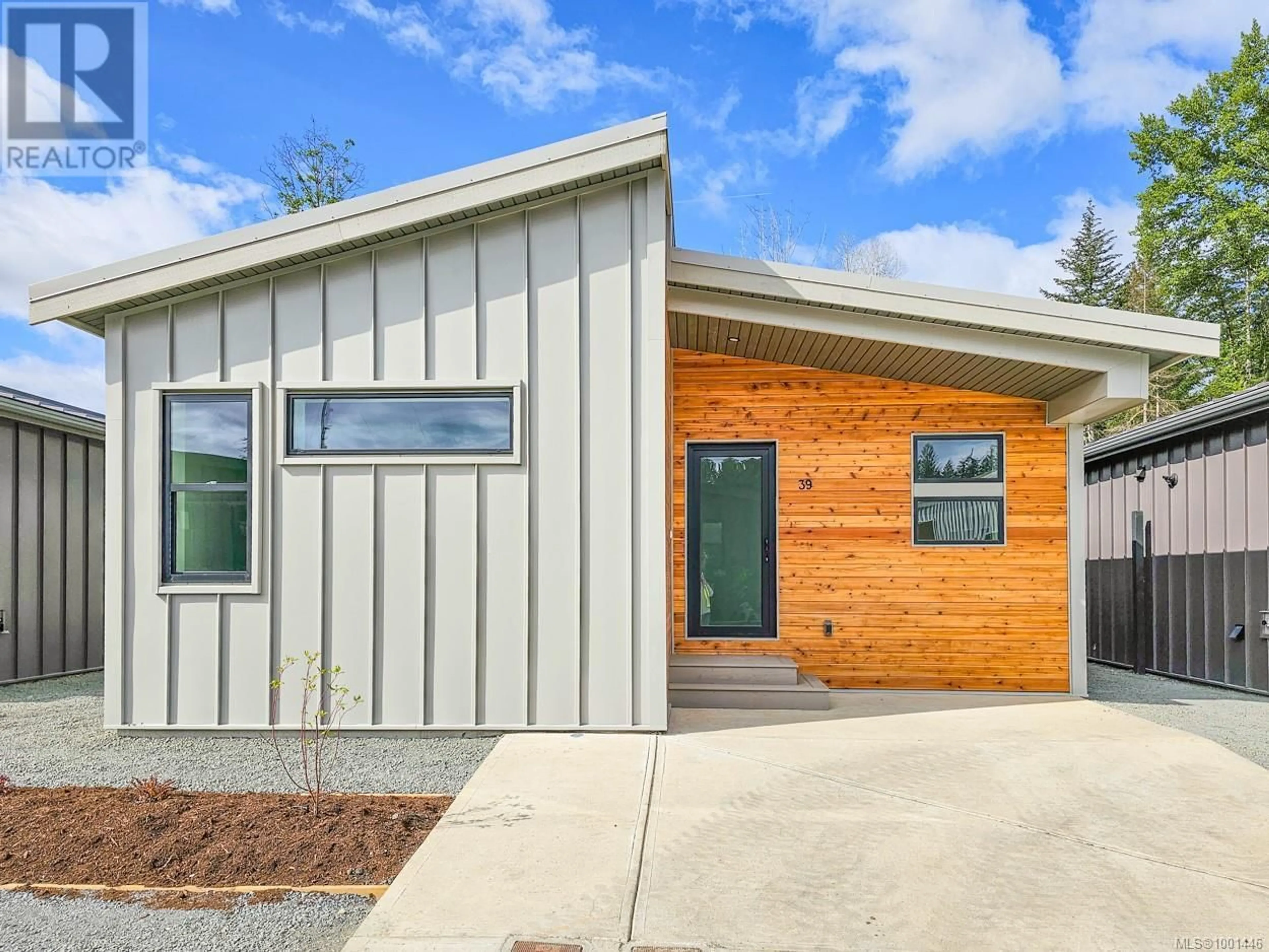 Home with vinyl exterior material, street for 39 - 3025 ROYSTON ROAD, Cumberland British Columbia V0R1S0