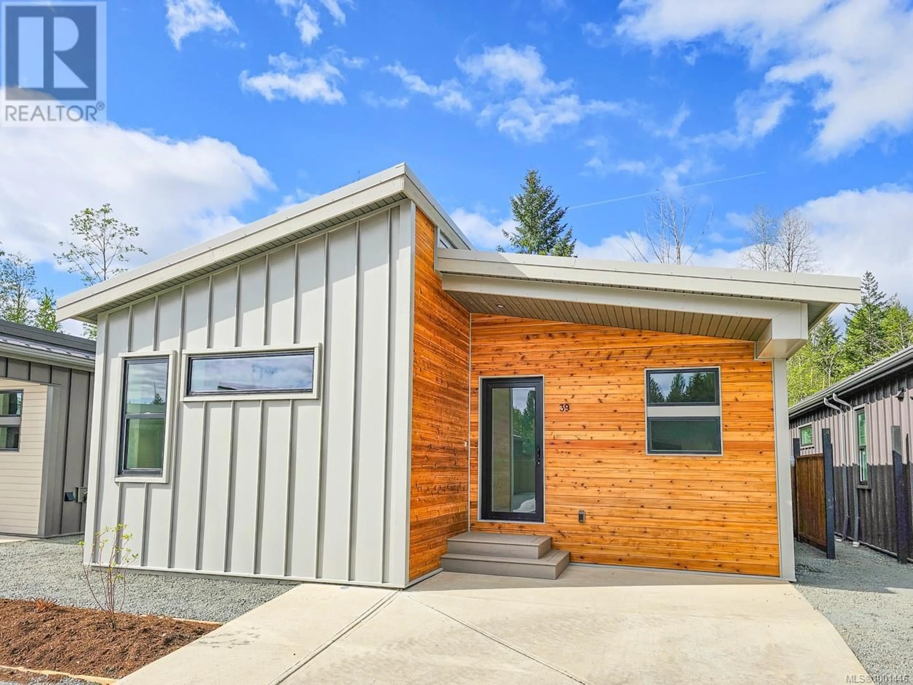 Home with vinyl exterior material, street for 39 - 3025 ROYSTON ROAD, Cumberland British Columbia V0R1S0