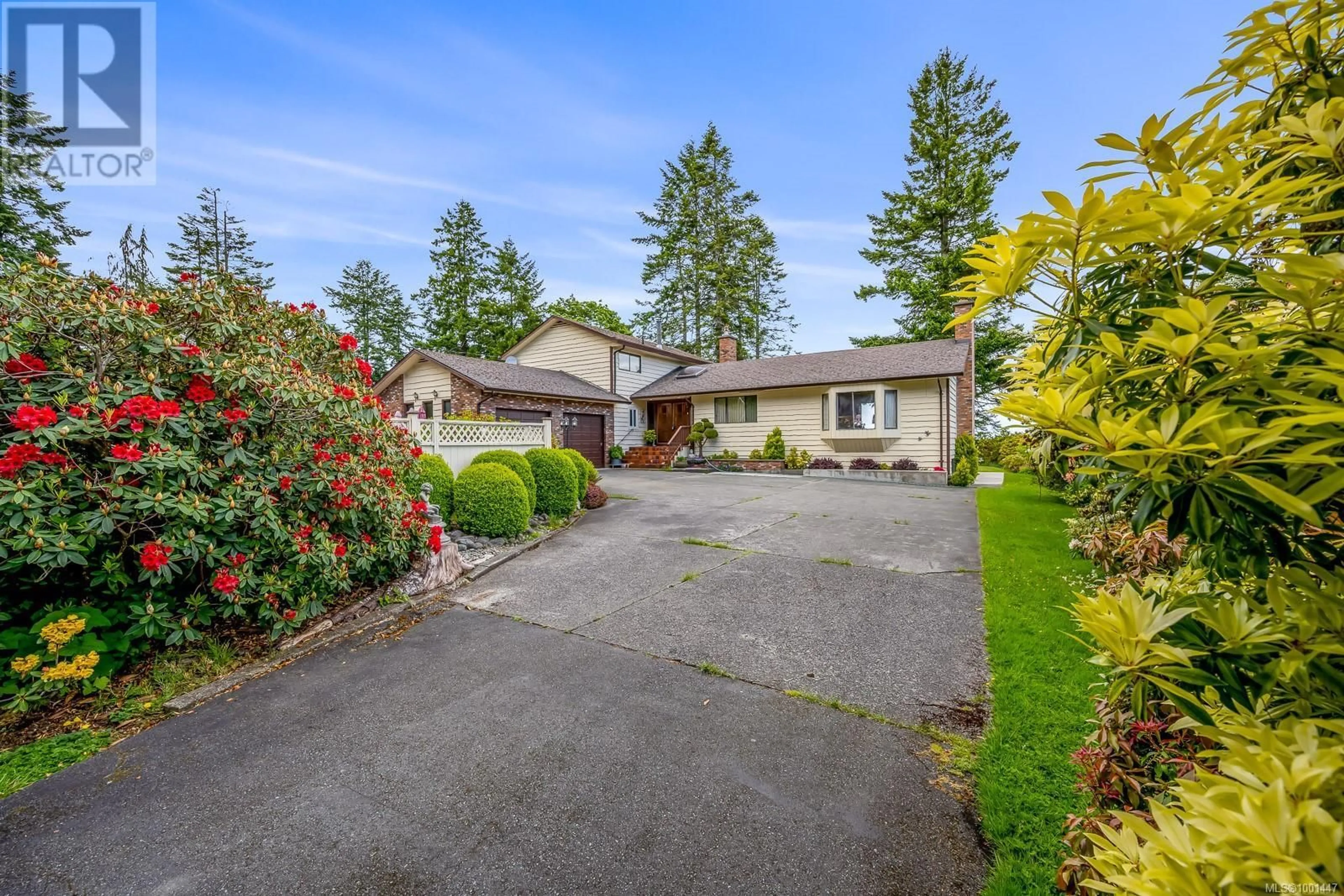 A pic from outside/outdoor area/front of a property/back of a property/a pic from drone, street for 2376 SEABANK ROAD, Courtenay British Columbia V9J1X5