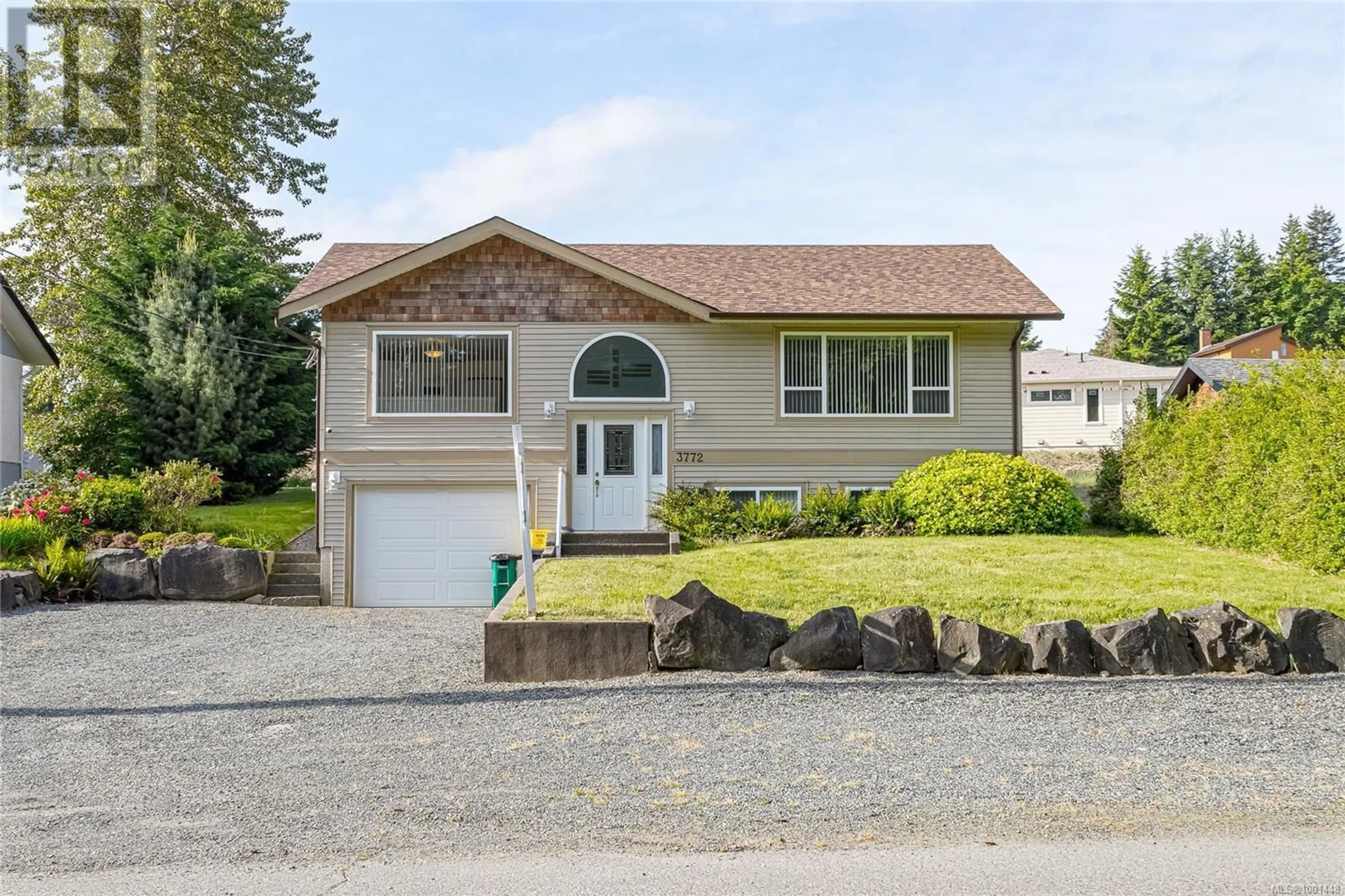 Home with vinyl exterior material, street for 3772 SOUTH OYSTER SCHOOL ROAD, Saltair British Columbia V9G1Z5
