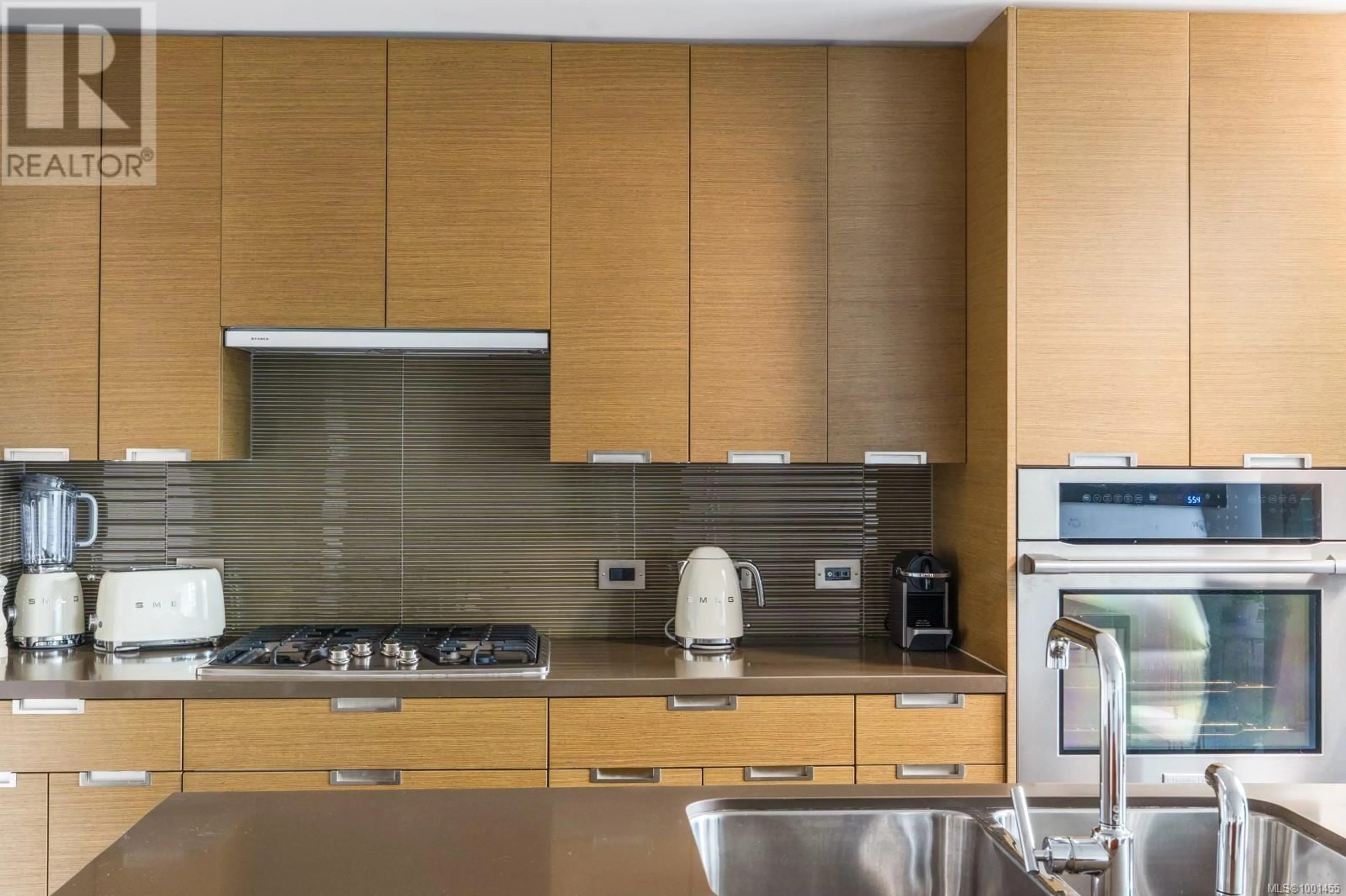 Standard kitchen, unknown for 102 - 83 SAGHALIE ROAD, Victoria British Columbia V9A0E7