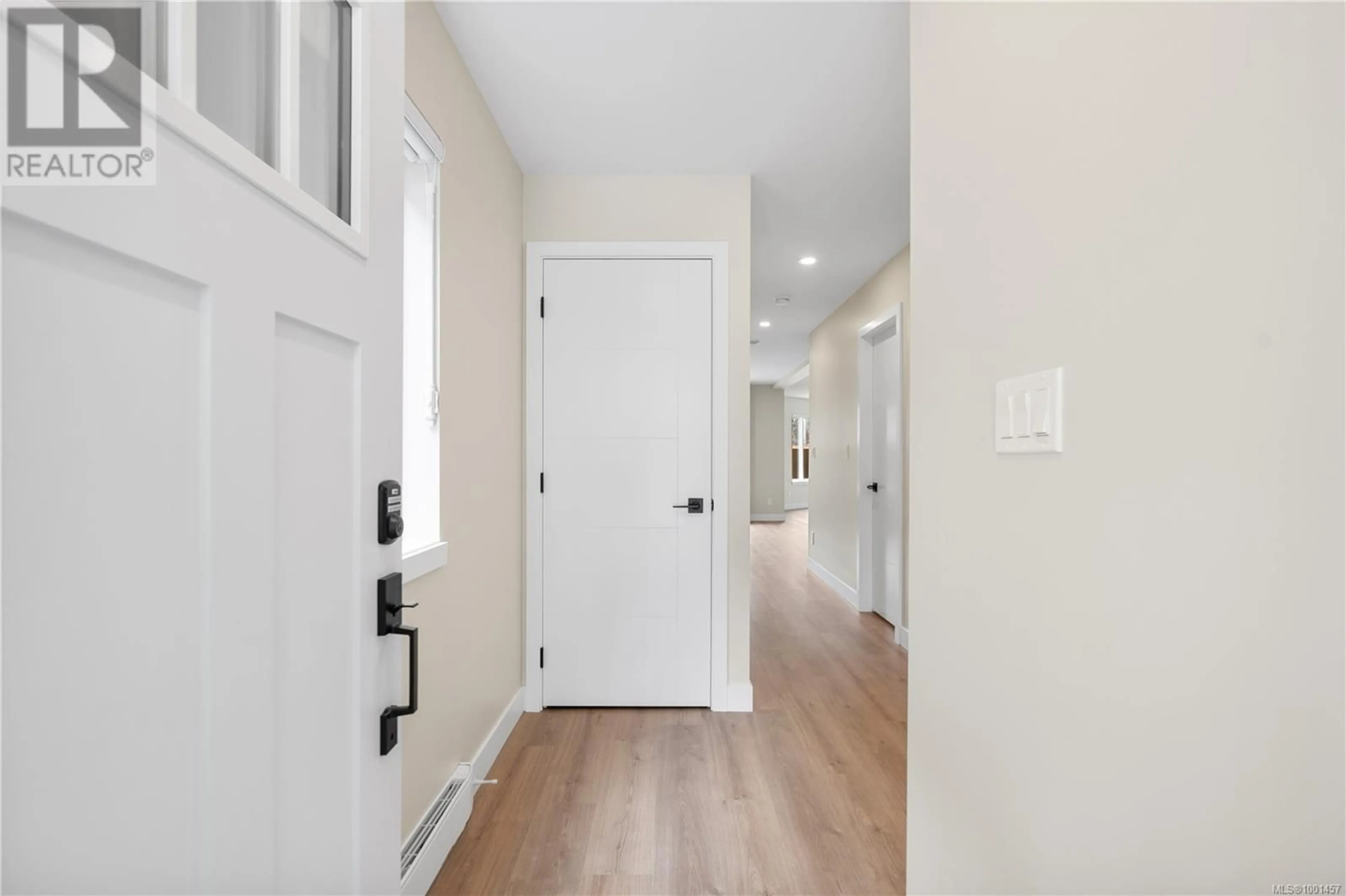 Indoor entryway for 727 STONEBROOK LANE, Langford British Columbia V9B3N9