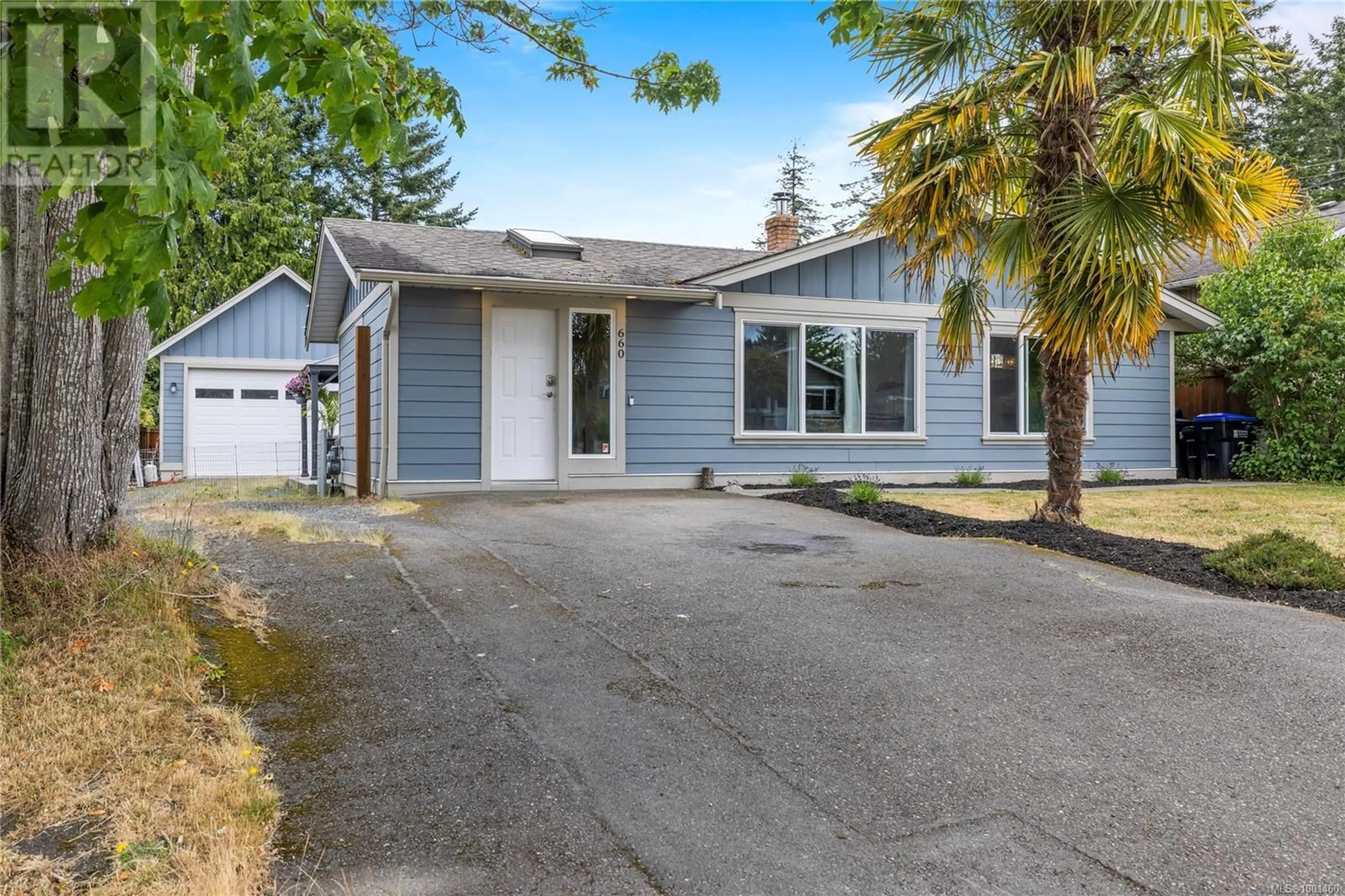 Home with vinyl exterior material, street for 660 PHILLIPS STREET, Parksville British Columbia V9P1A8