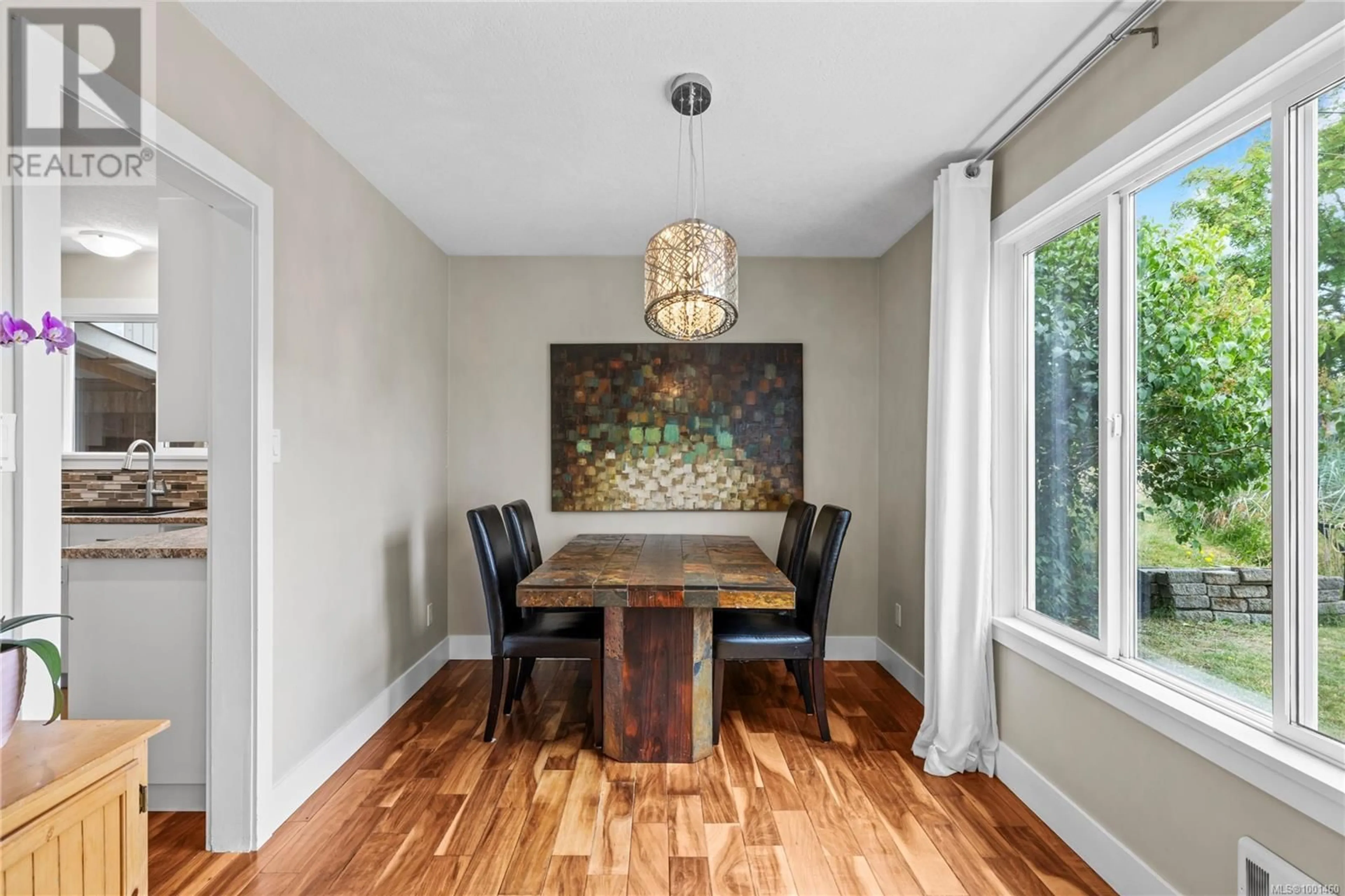 Dining room, wood/laminate floor for 660 PHILLIPS STREET, Parksville British Columbia V9P1A8