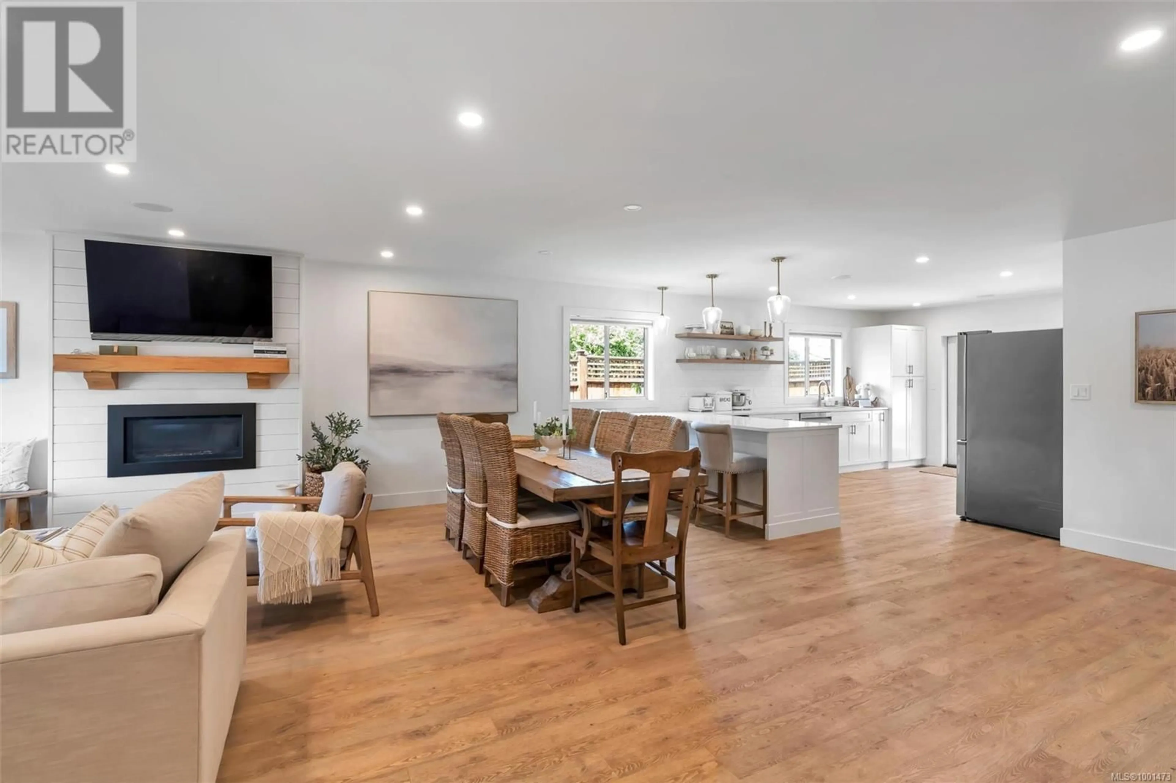 Open concept kitchen, wood/laminate floor for 726 MILLER AVENUE, Saanich British Columbia V8Z3C8