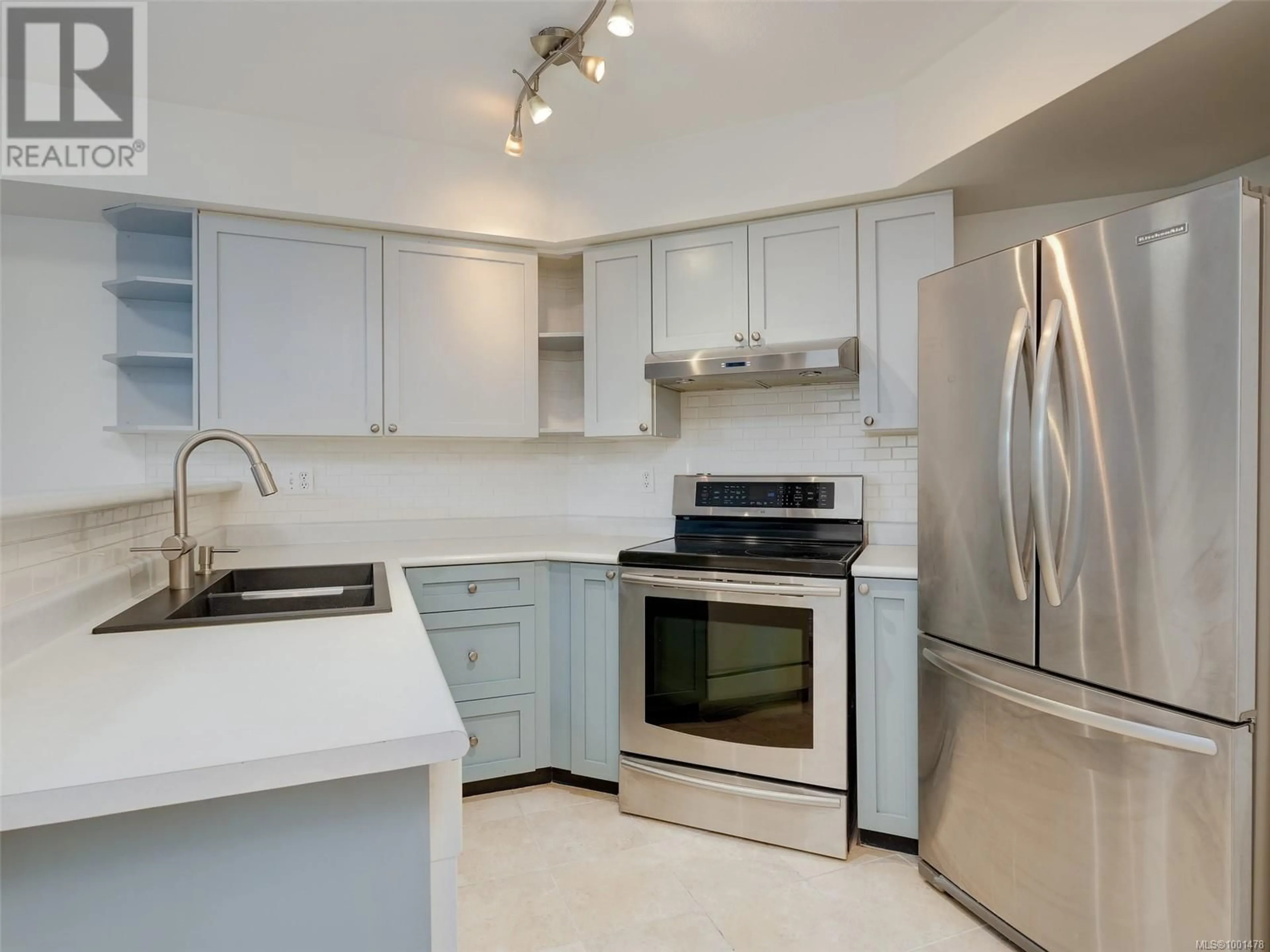 Standard kitchen, ceramic/tile floor for 119 - 827 NORTH PARK STREET, Victoria British Columbia V8W3Y3