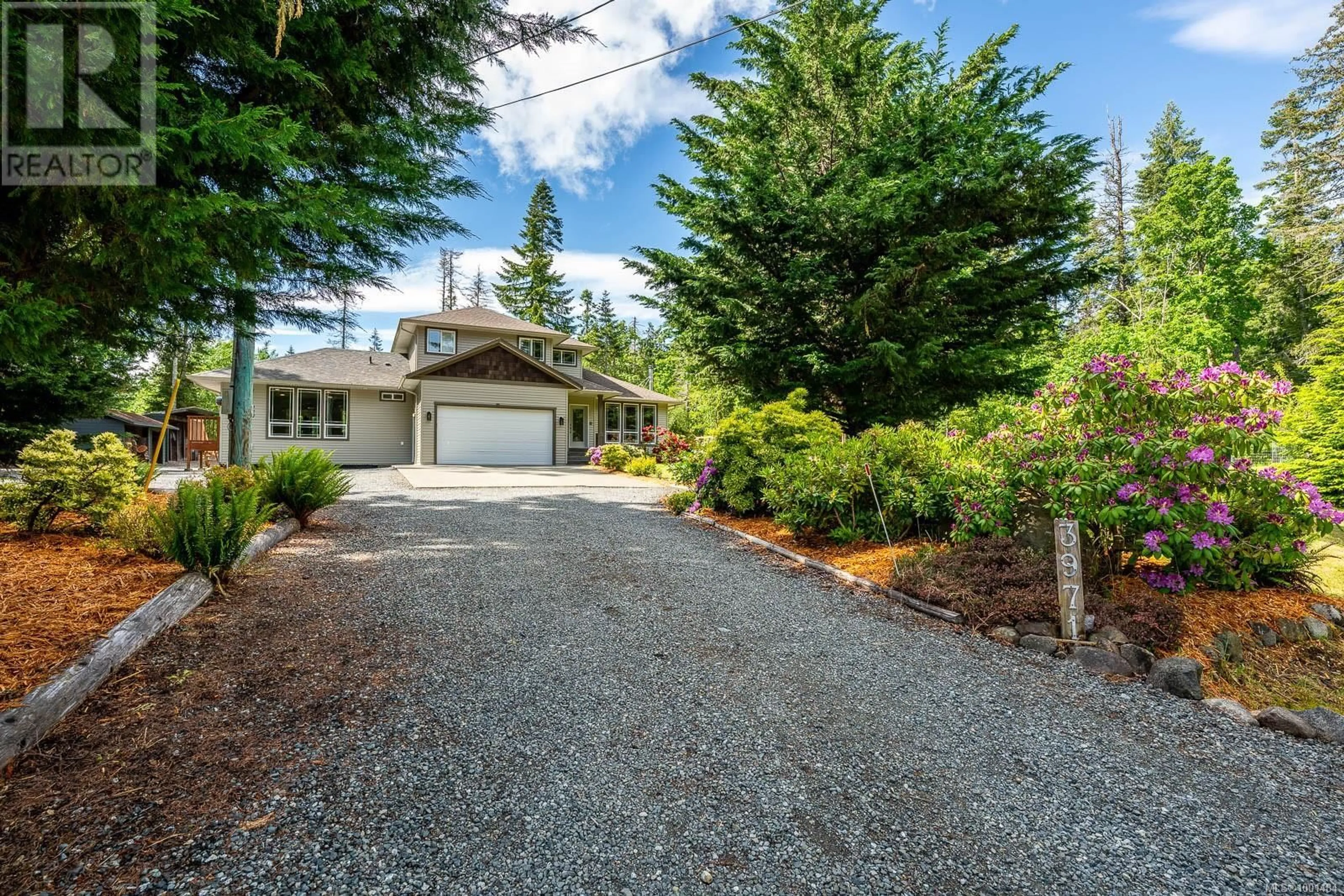 A pic from outside/outdoor area/front of a property/back of a property/a pic from drone, street for 3971 MCKENZIE ROAD, Royston British Columbia V0R2V0