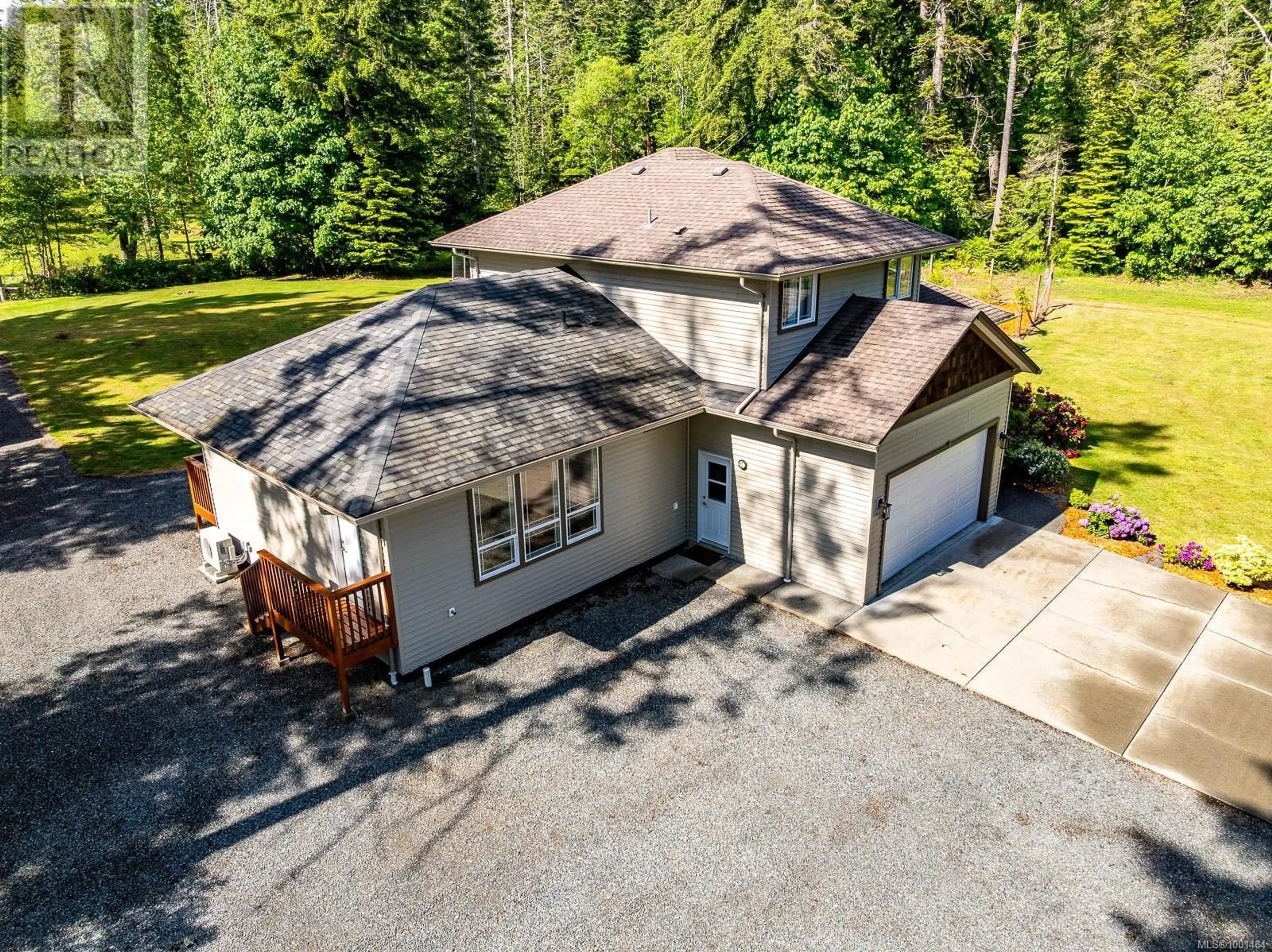 A pic from outside/outdoor area/front of a property/back of a property/a pic from drone, street for 3971 MCKENZIE ROAD, Royston British Columbia V0R2V0