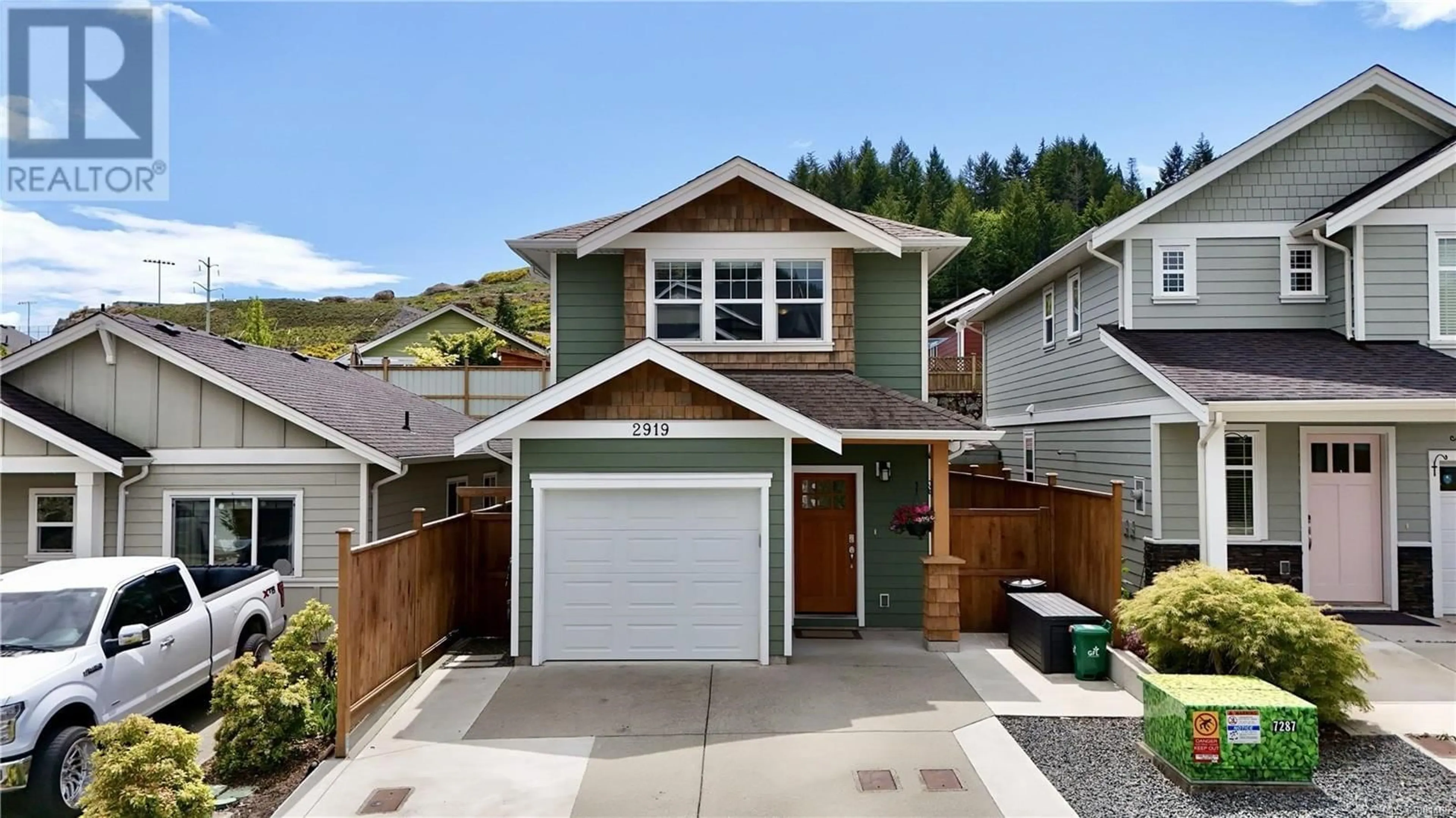 Home with vinyl exterior material, street for 2919 BURLINGTON CRESCENT, Langford British Columbia V9B0K6