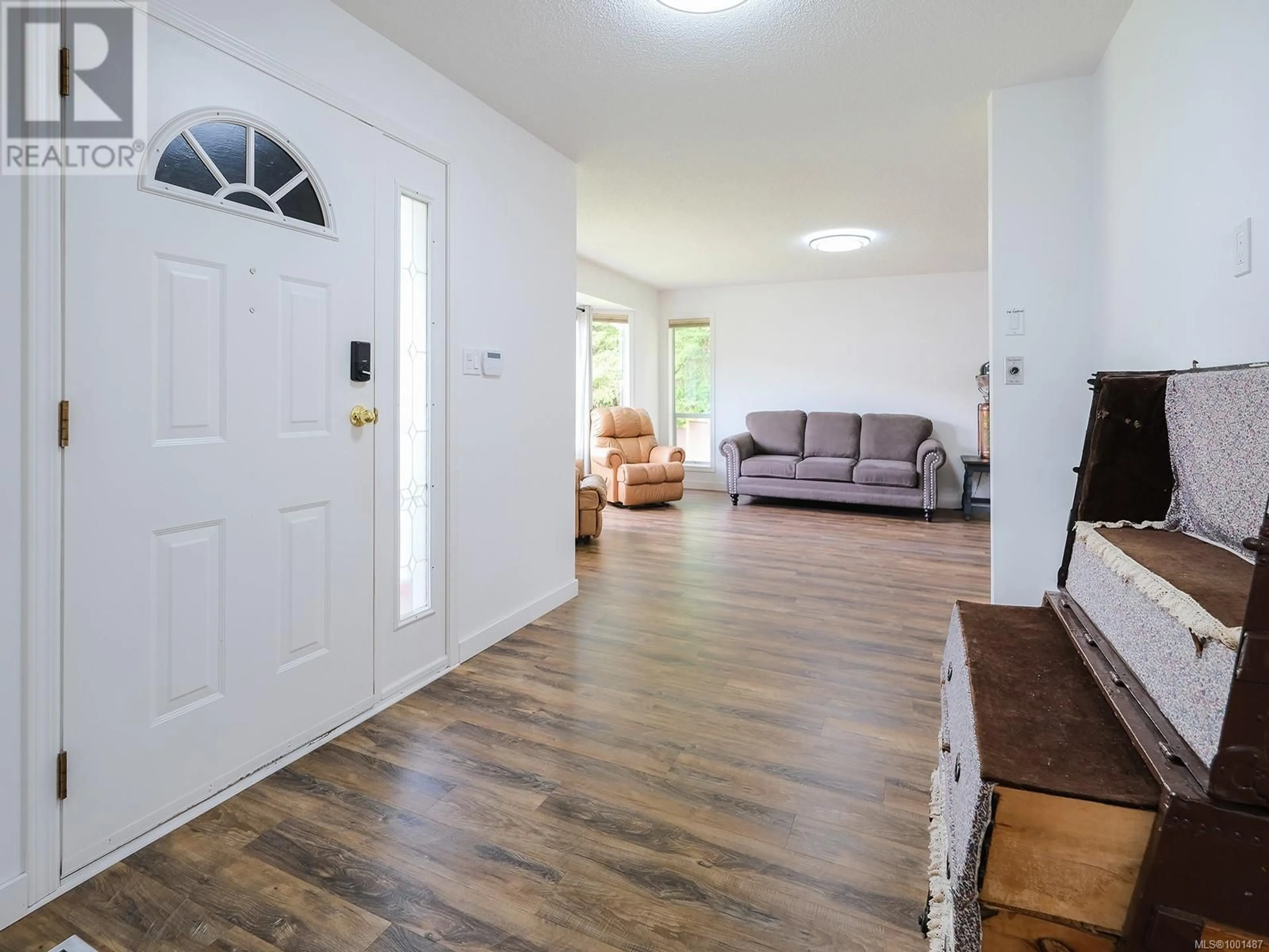Indoor entryway for 35 - 3144 SHERMAN ROAD, Duncan British Columbia V9L4B4