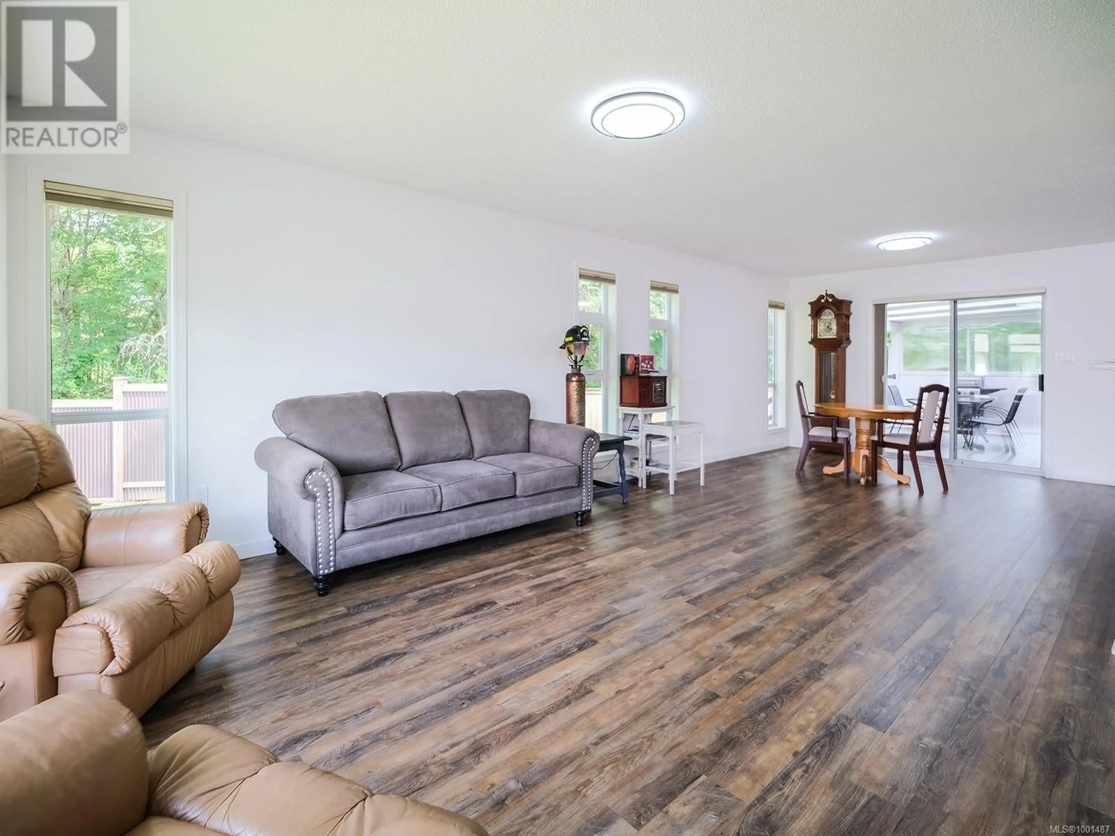 Living room with furniture, wood/laminate floor for 35 - 3144 SHERMAN ROAD, Duncan British Columbia V9L4B4