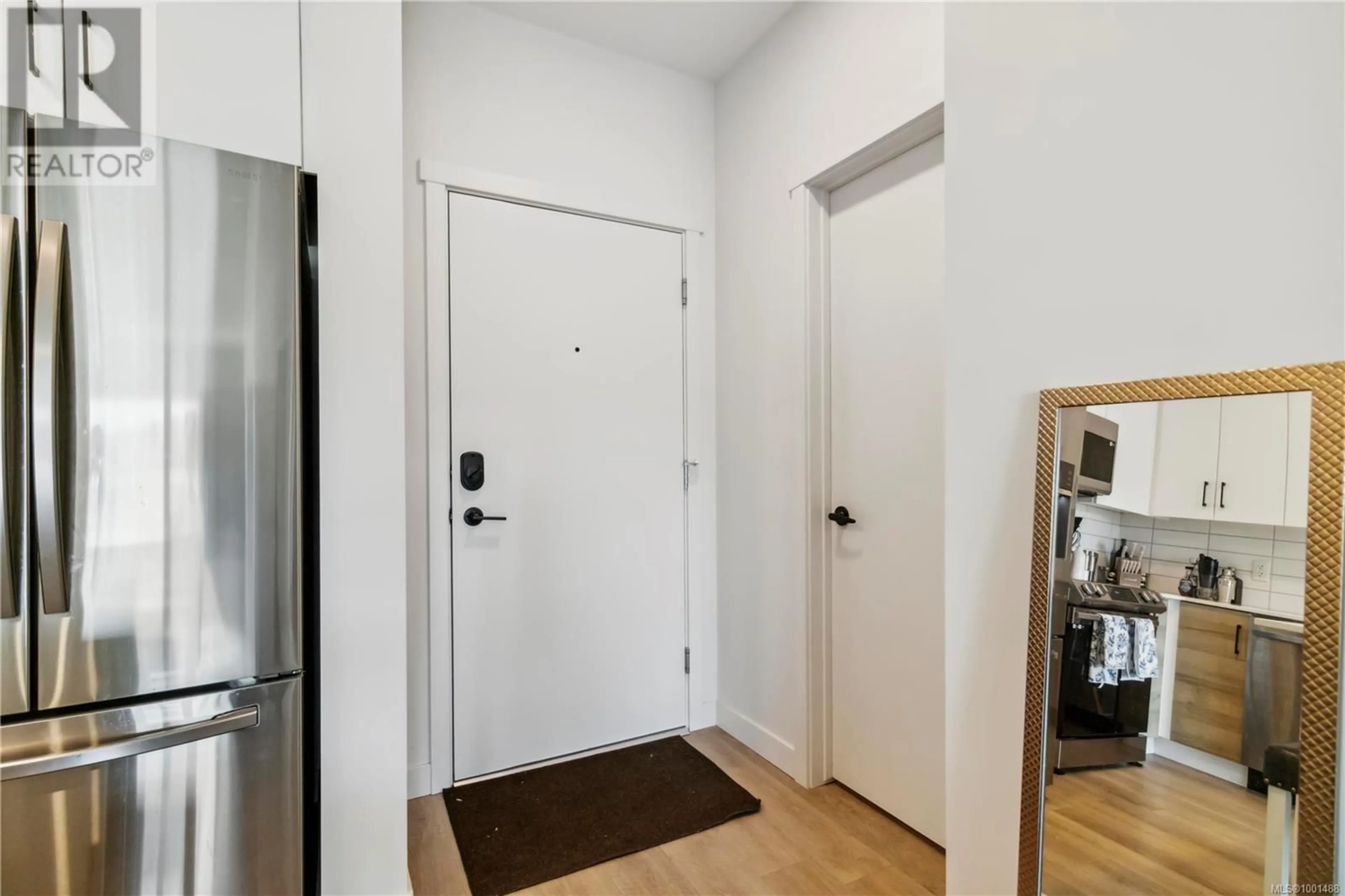 Indoor entryway for 303 - 2465 GATEWAY ROAD, Langford British Columbia V9B6R1