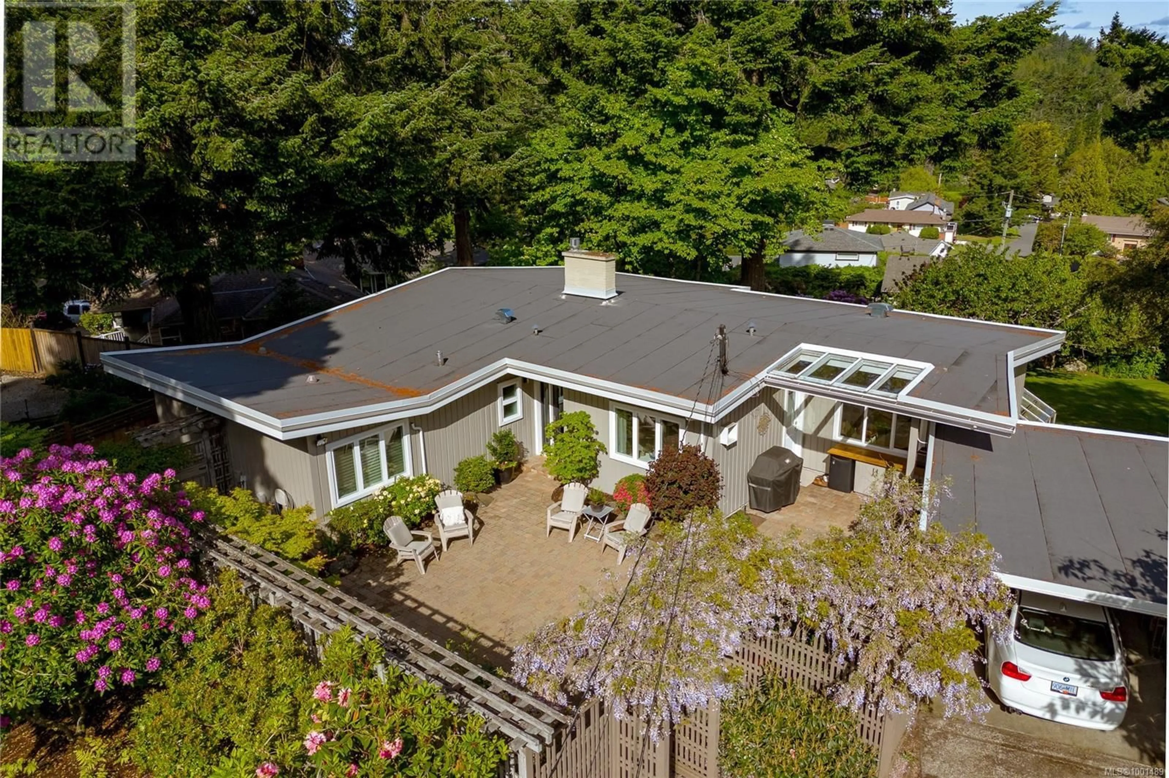 A pic from outside/outdoor area/front of a property/back of a property/a pic from drone, unknown for 4516 DUART ROAD, Saanich British Columbia V8N3K2
