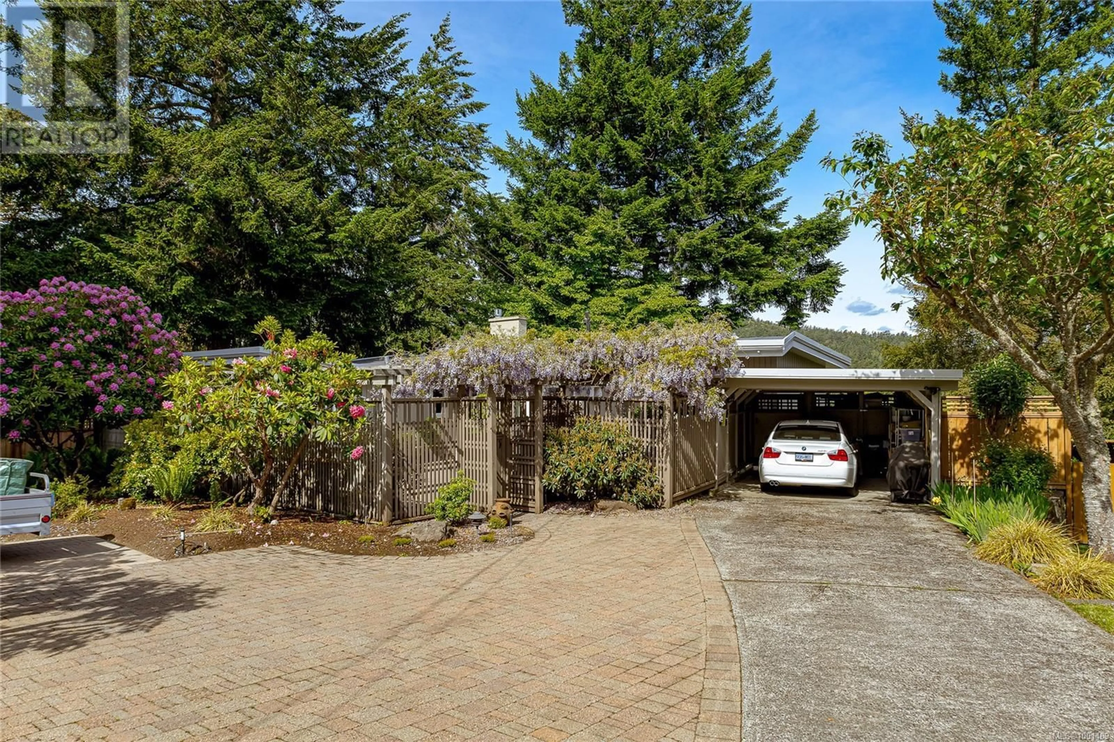 A pic from outside/outdoor area/front of a property/back of a property/a pic from drone, street for 4516 DUART ROAD, Saanich British Columbia V8N3K2