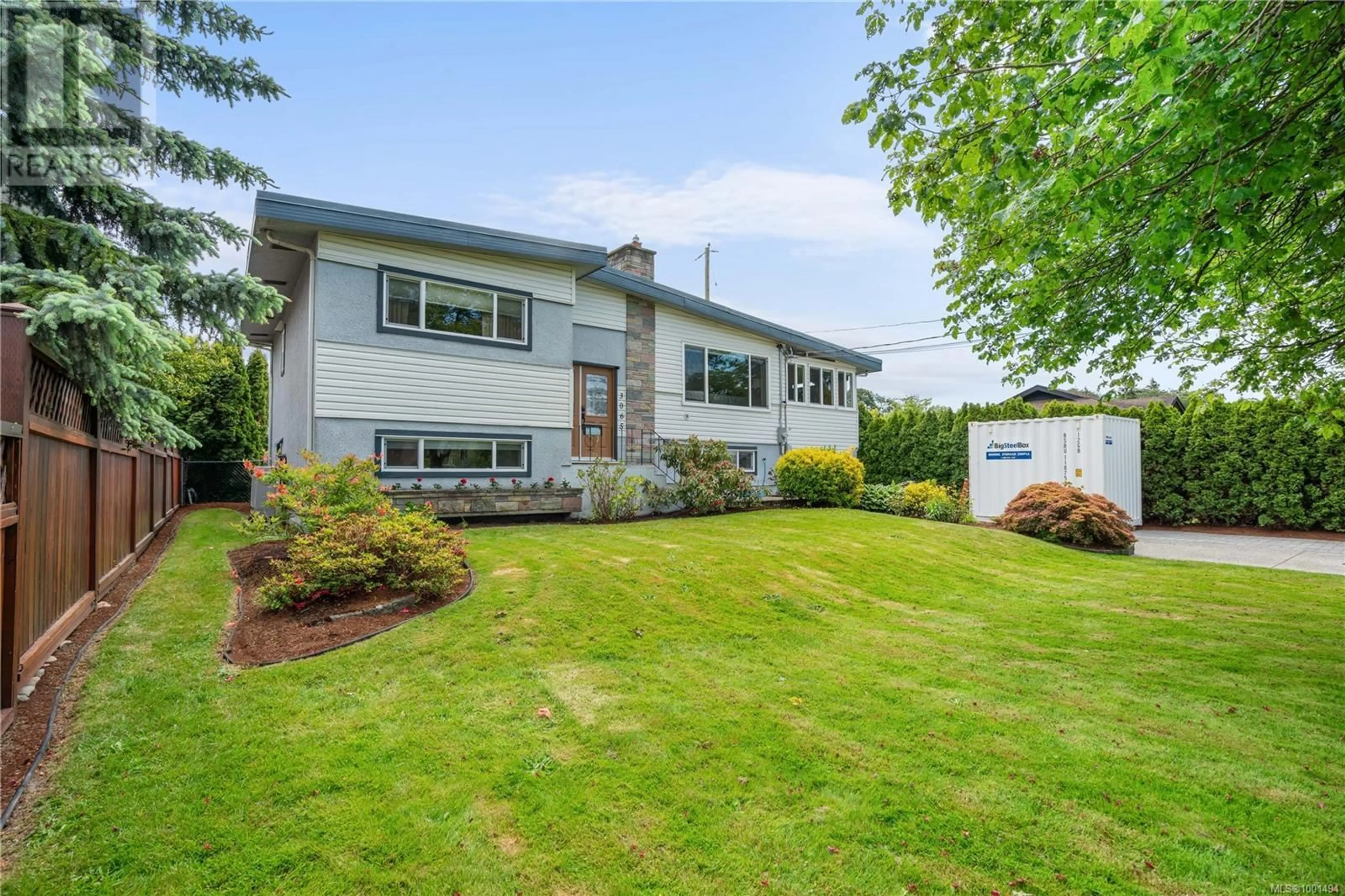 Home with vinyl exterior material, street for 3065 HARRIET ROAD, Victoria British Columbia V9A1T6