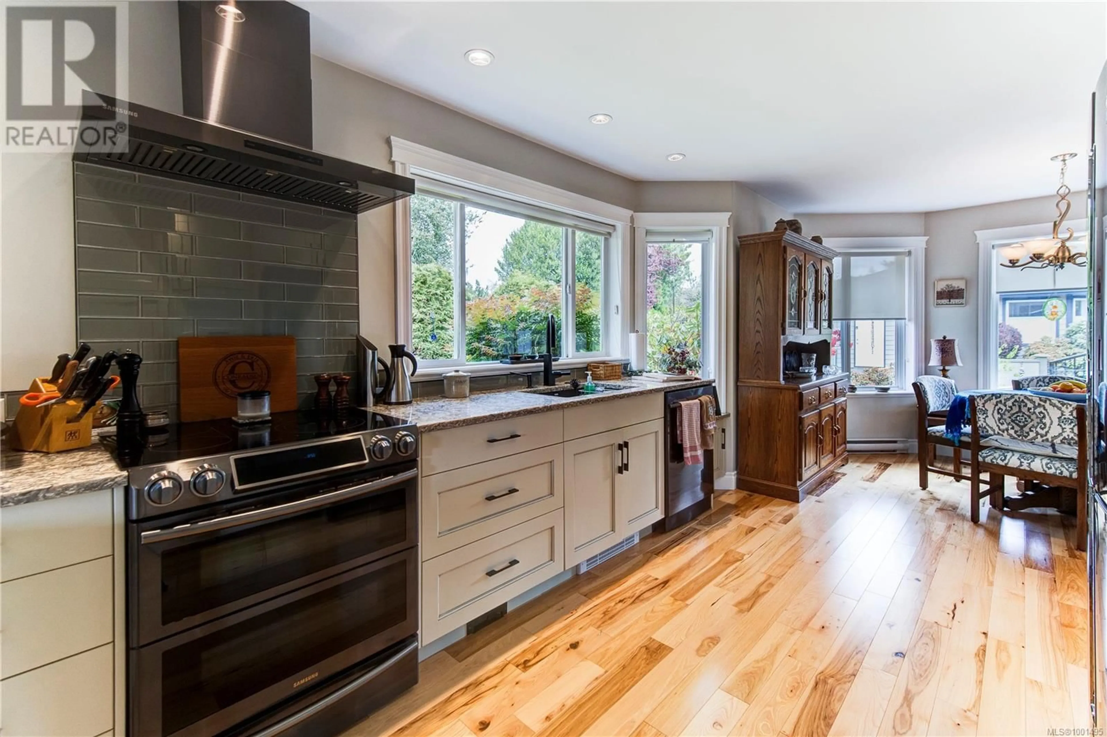 Open concept kitchen, wood/laminate floor for 108 - 1645 NARISSA ROAD, Sooke British Columbia V9Z1J3