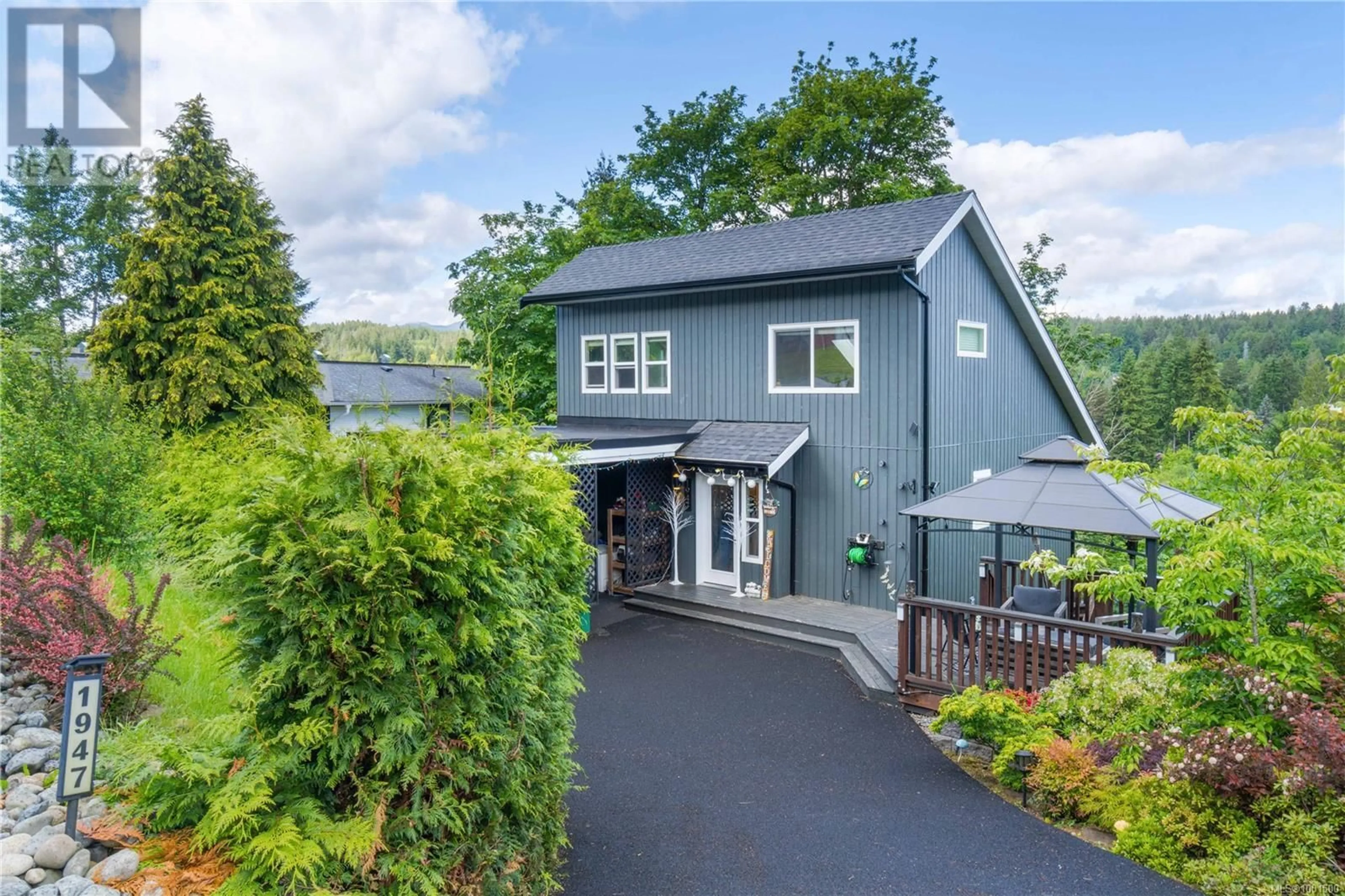 A pic from outside/outdoor area/front of a property/back of a property/a pic from drone, mountain view for 1947 KELSIE ROAD, Nanaimo British Columbia V9X1B7