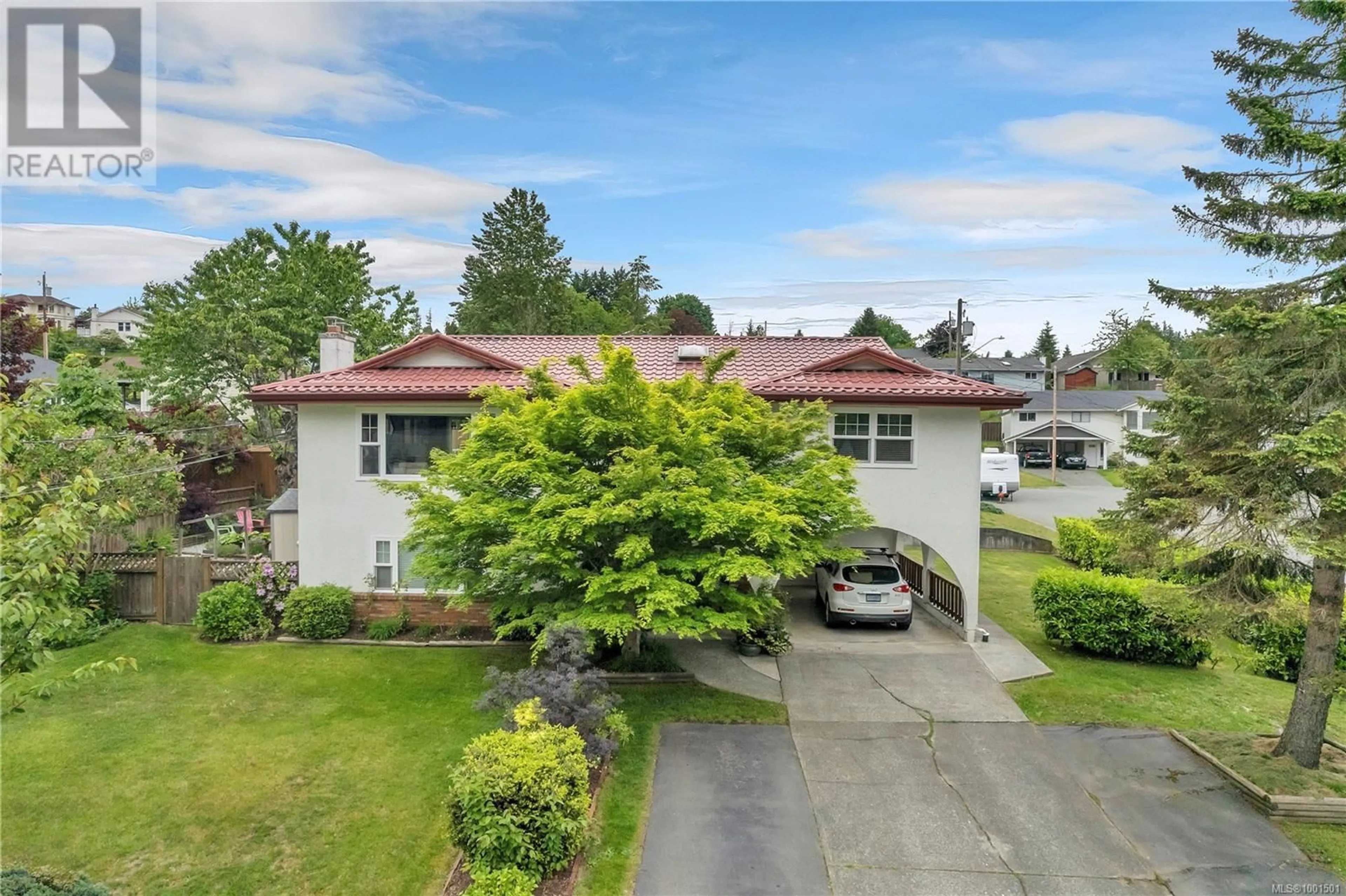 A pic from outside/outdoor area/front of a property/back of a property/a pic from drone, street for 403 MCPHEDRAN ROAD SOUTH, Campbell River British Columbia V9W6X4