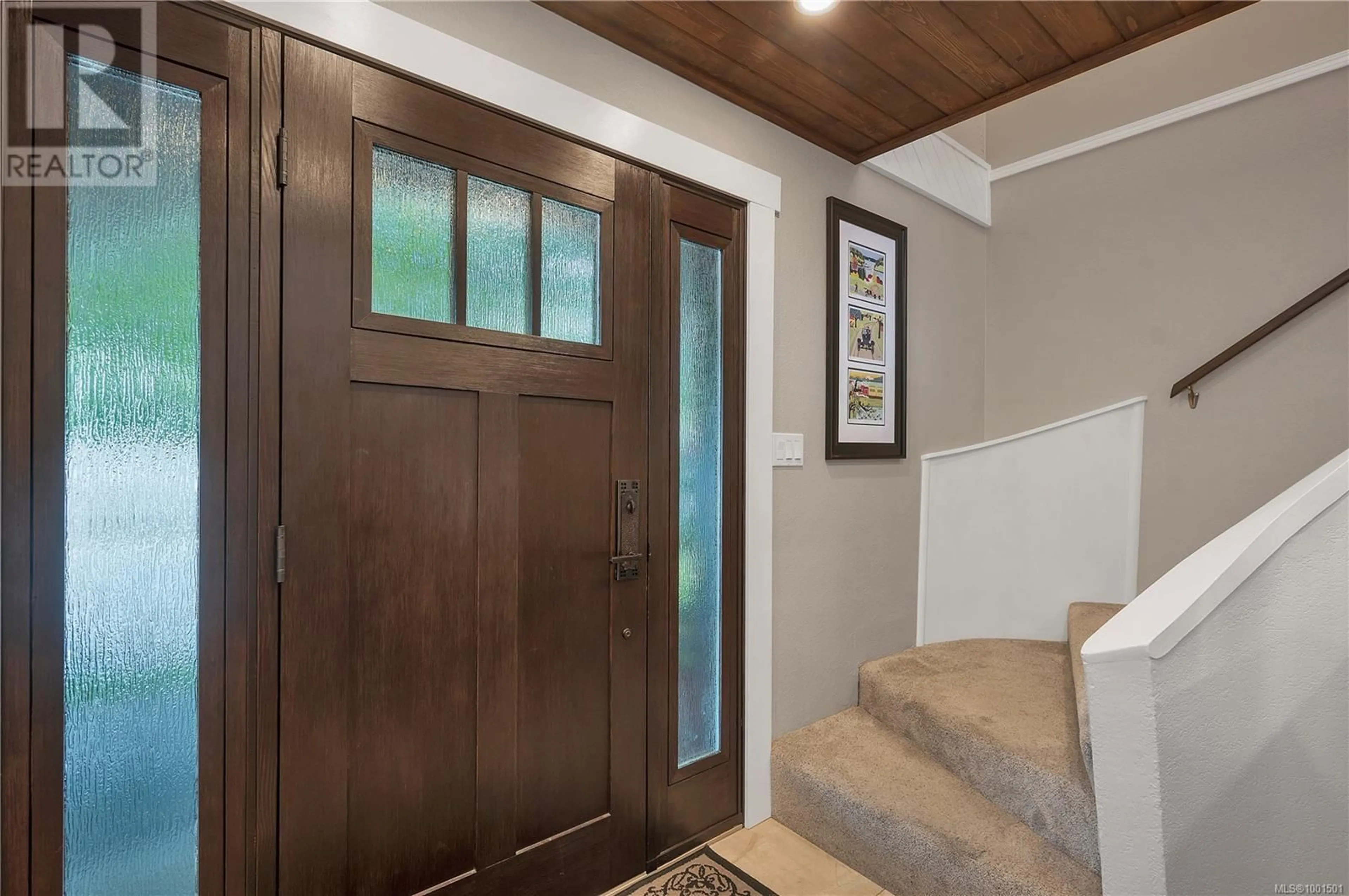 Indoor entryway for 403 MCPHEDRAN ROAD SOUTH, Campbell River British Columbia V9W6X4