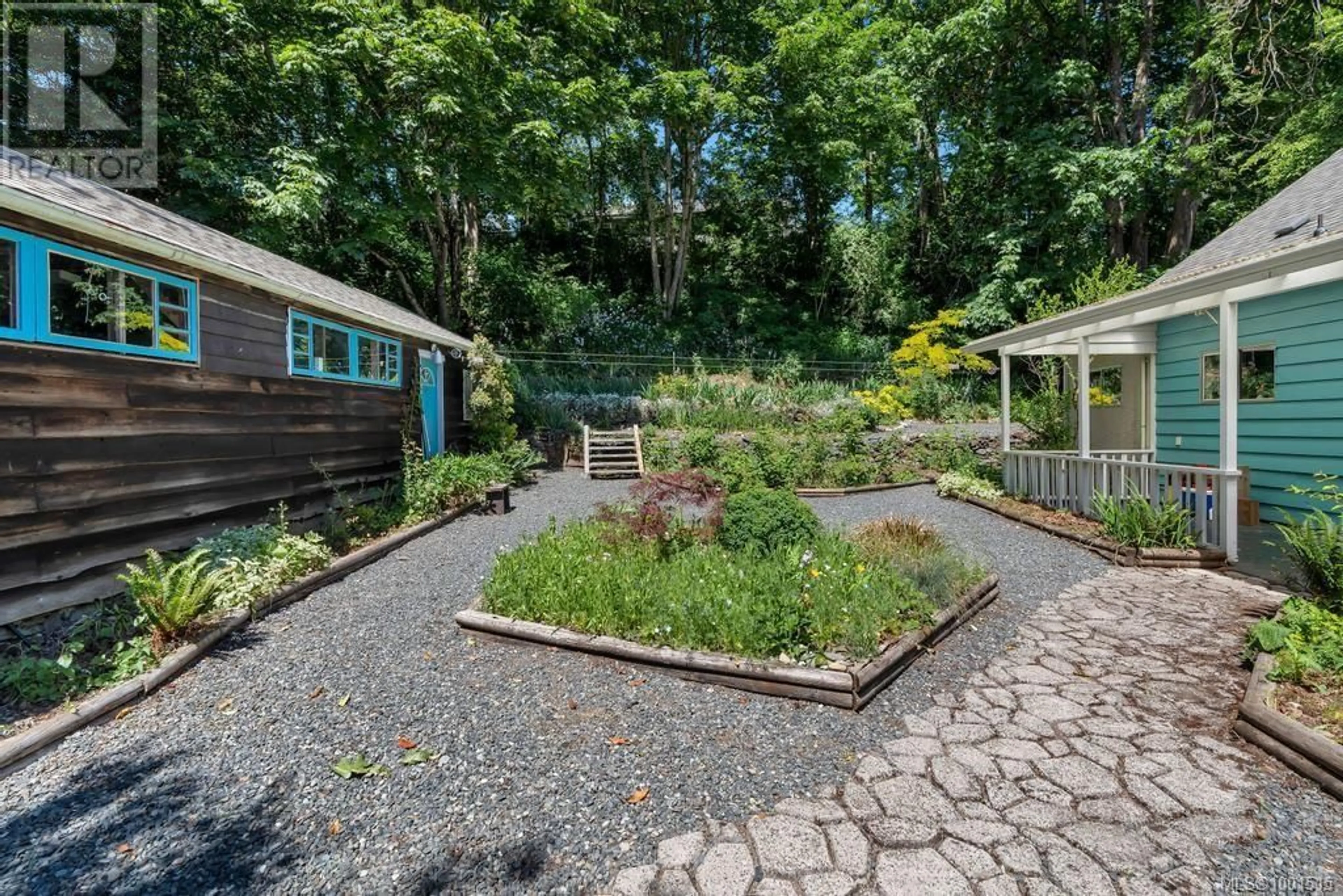 Patio, street for 255 WHITE ROAD, Duncan British Columbia V9L1S5