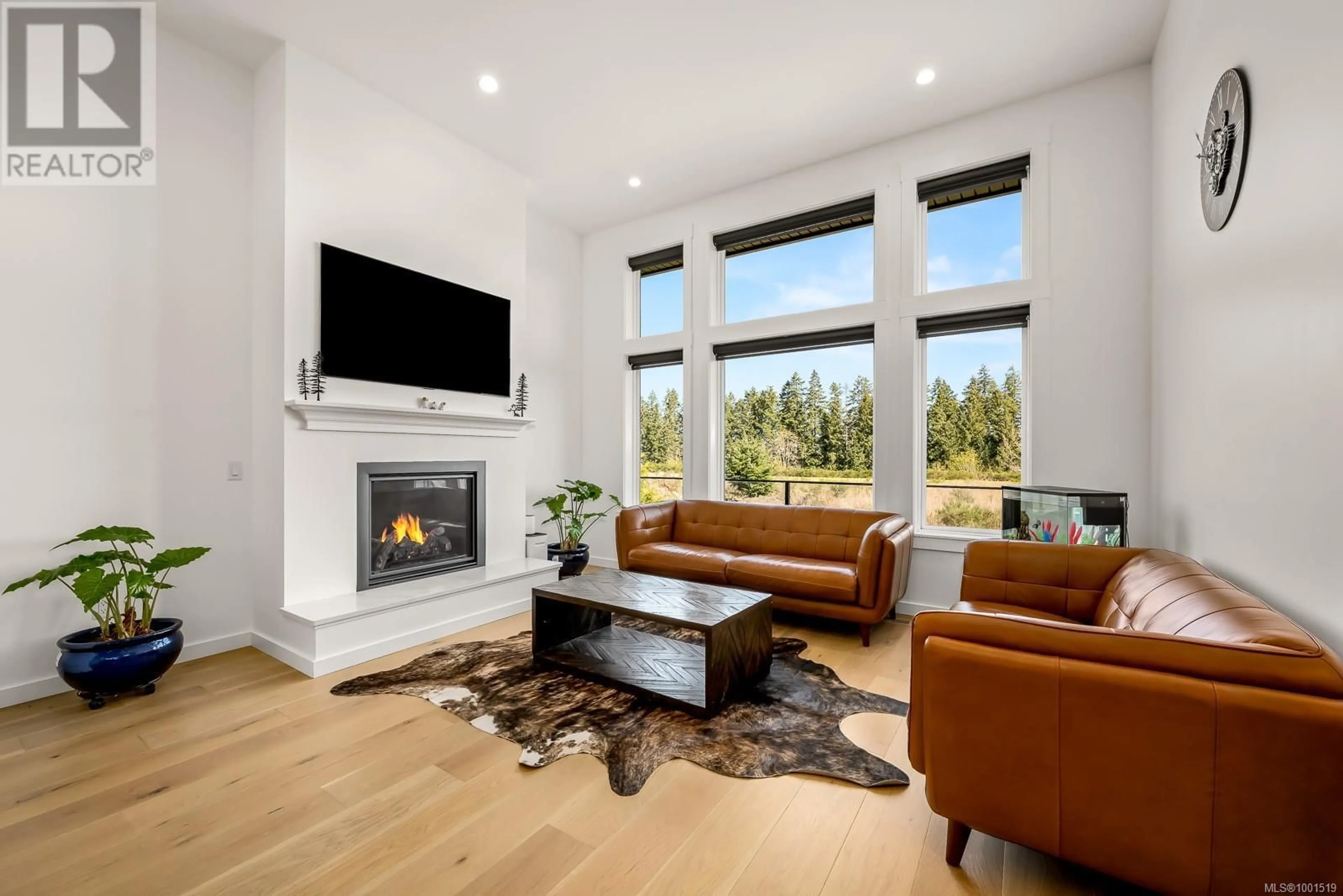 Living room with furniture, unknown for 3366 MARYGROVE DRIVE, Courtenay British Columbia V9N0E7