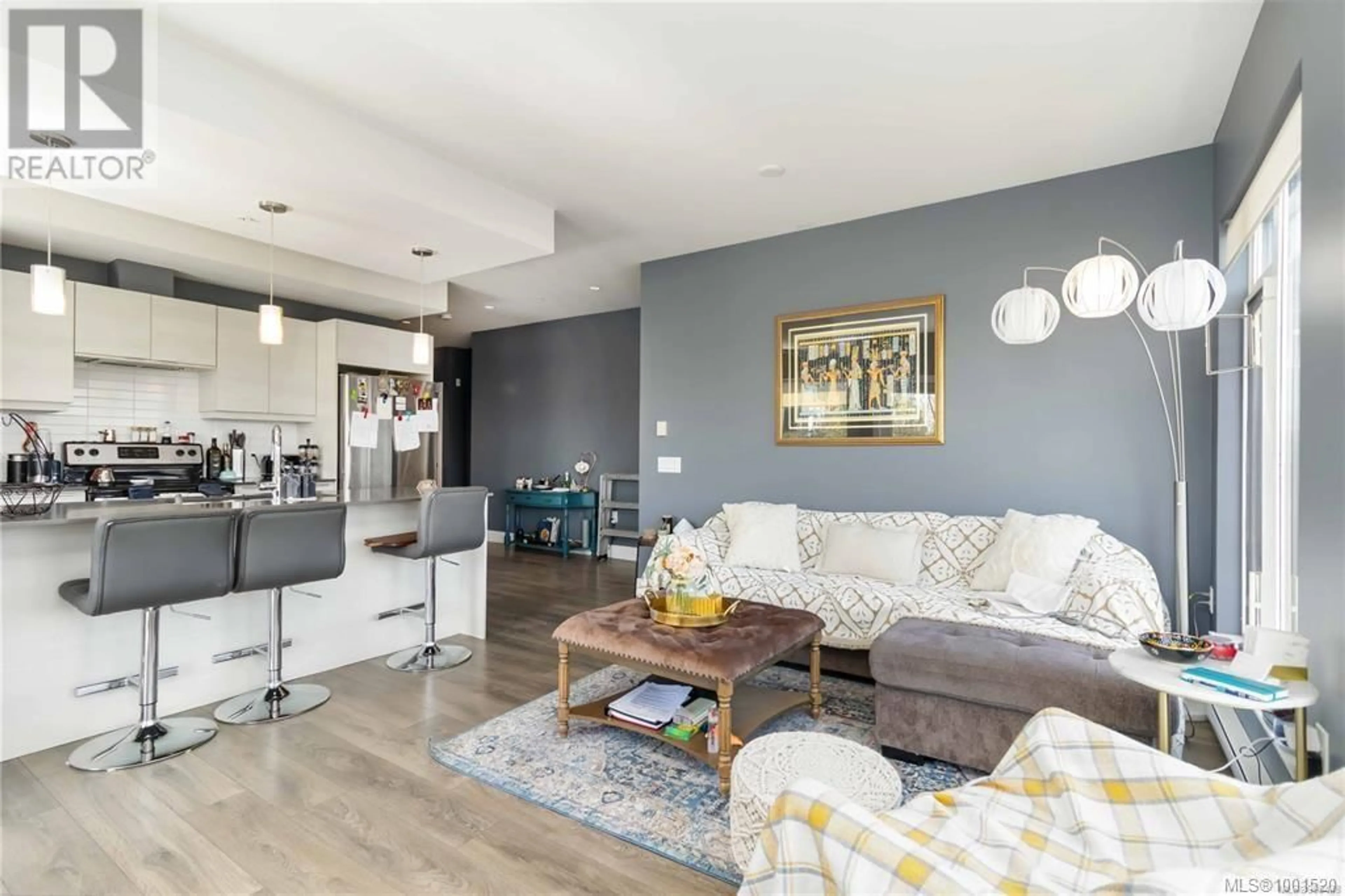 Living room with furniture, unknown for 209 - 3815 ROWLAND AVENUE NORTHWEST, Saanich British Columbia V8Z0E1