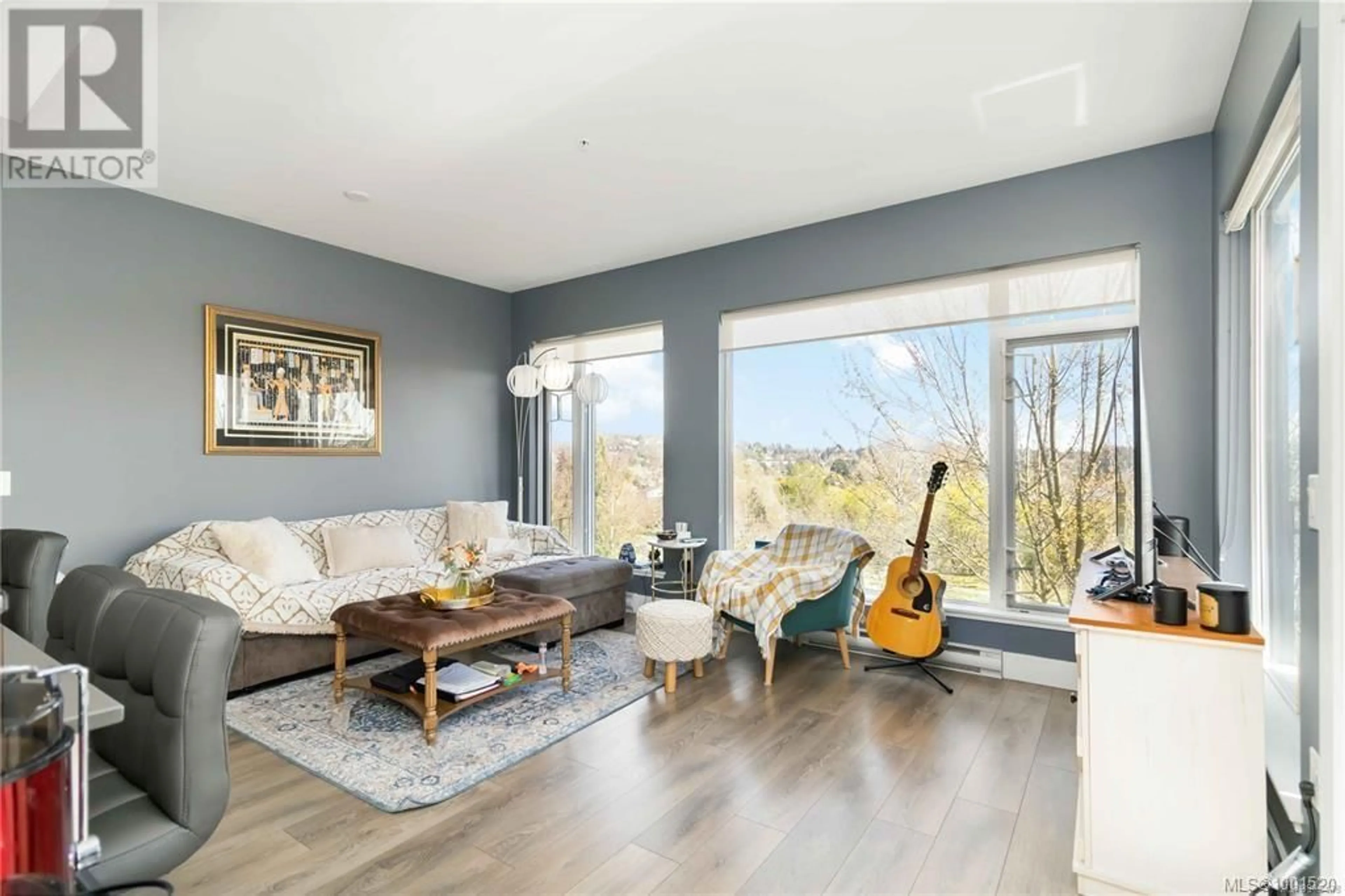 Living room with furniture, wood/laminate floor for 209 - 3815 ROWLAND AVENUE NORTHWEST, Saanich British Columbia V8Z0E1