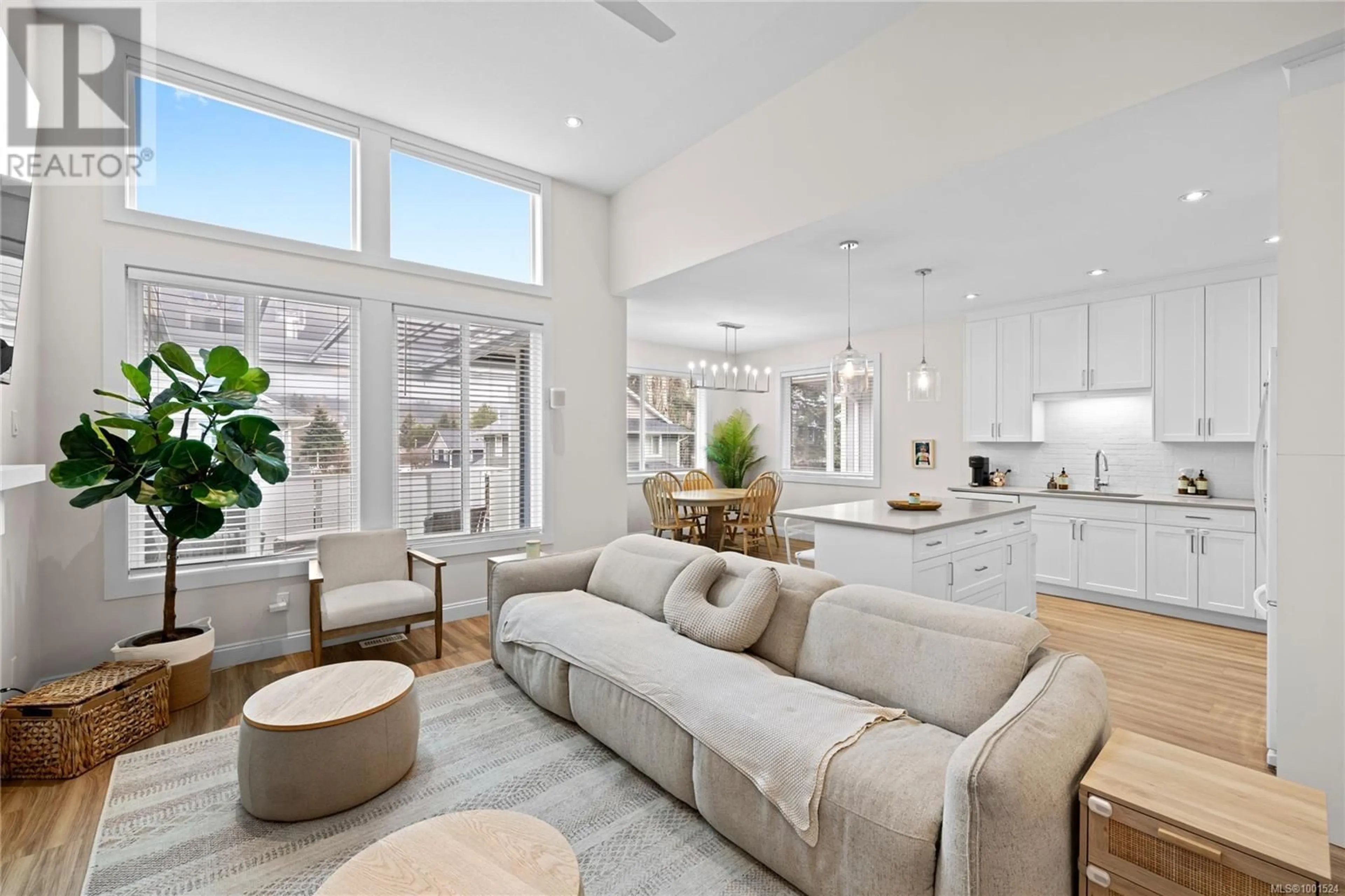 Living room with furniture, unknown for 907 PARK AVENUE, Nanaimo British Columbia V9R4J3