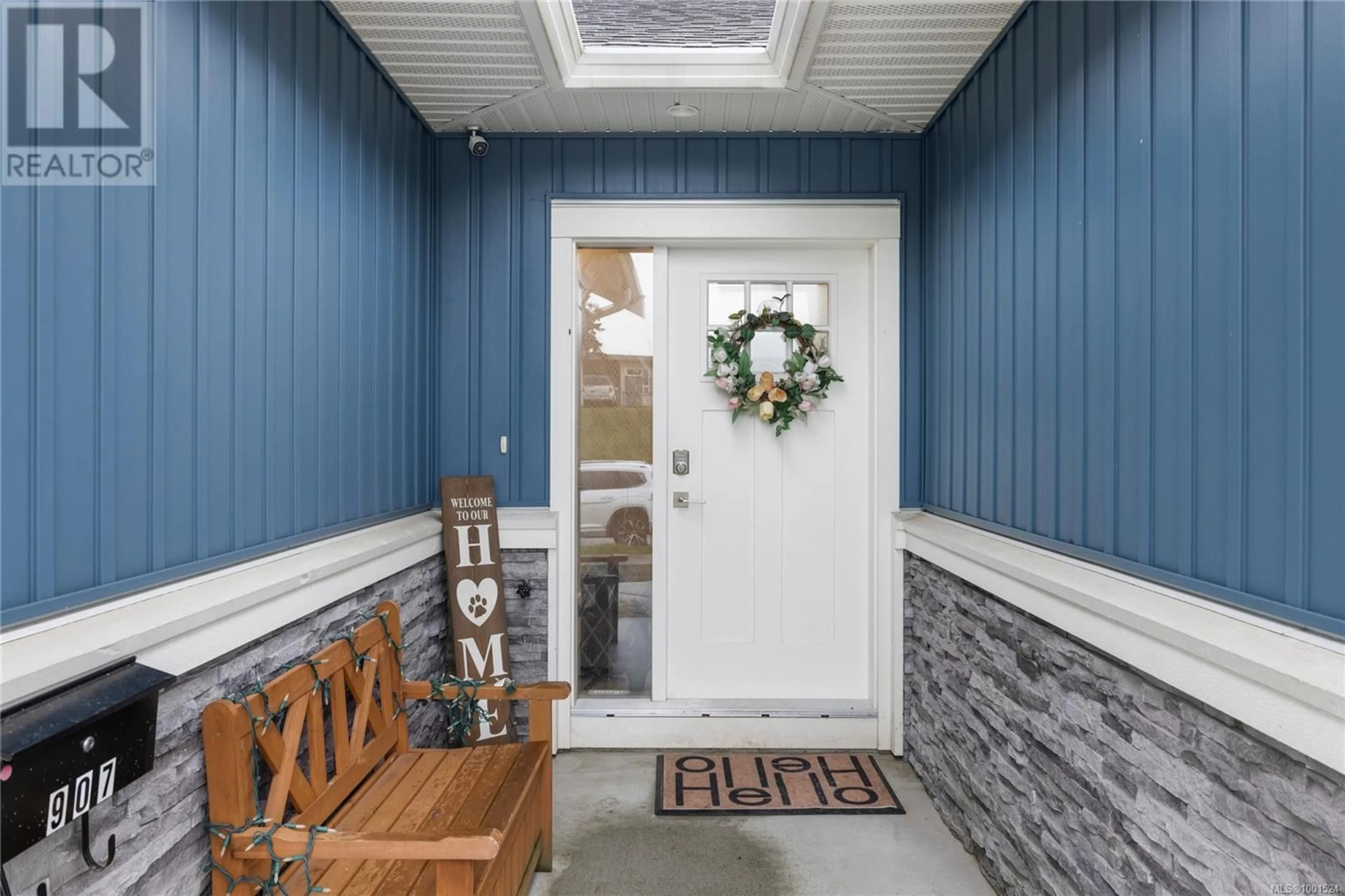Indoor entryway for 907 PARK AVENUE, Nanaimo British Columbia V9R4J3