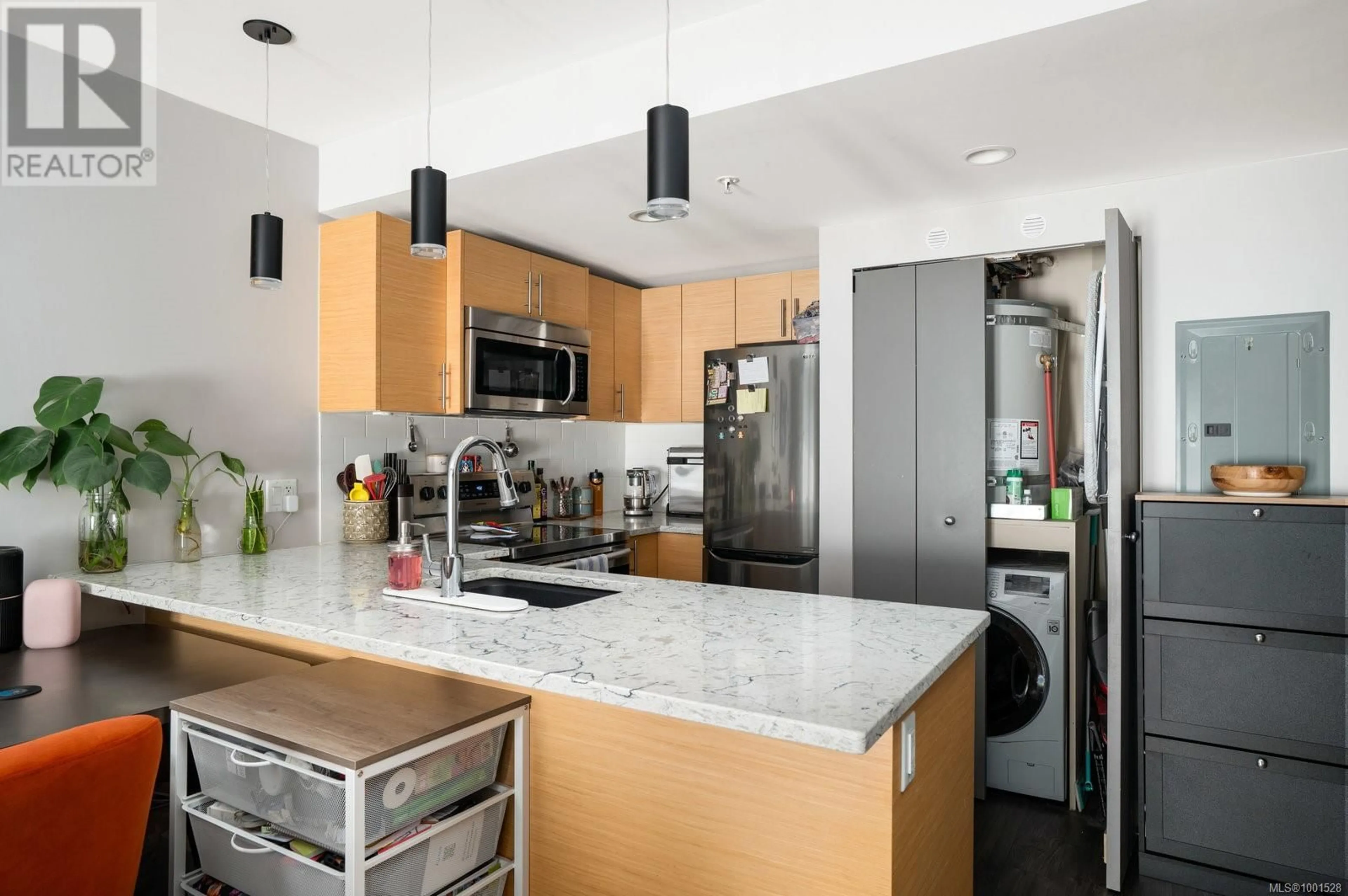 Unknown for 202 - 787 TYEE ROAD, Victoria British Columbia V9A7R5