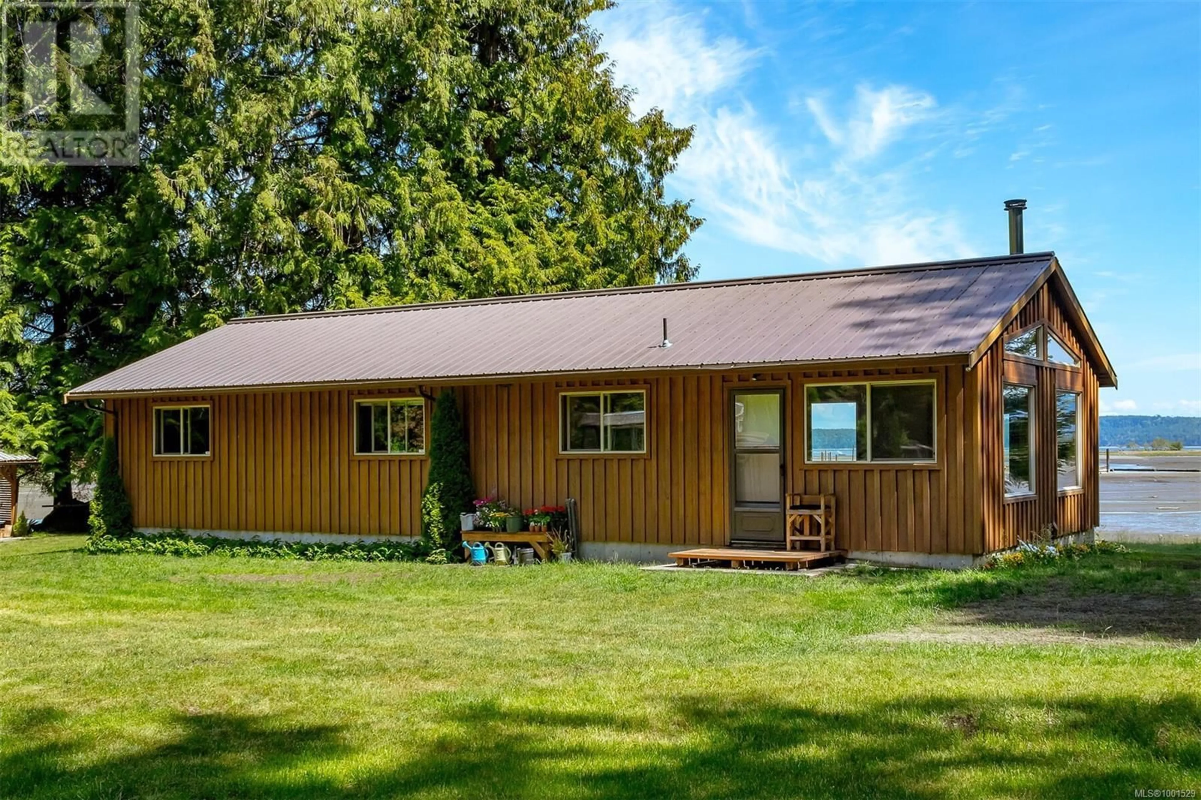 Home with vinyl exterior material, unknown for 634 CURRAN ROAD, Fanny Bay British Columbia V0R1W0