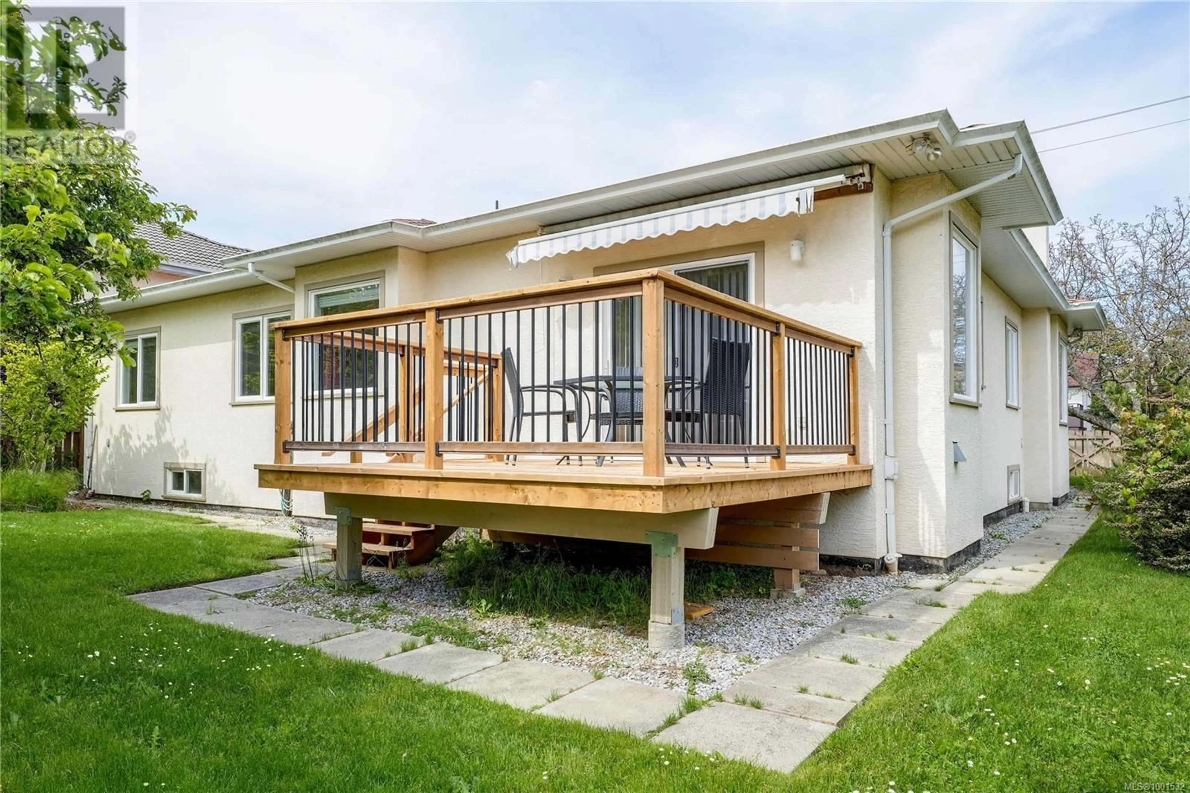 Patio, street for 2273 EDGELOW STREET, Saanich British Columbia V8N1R6