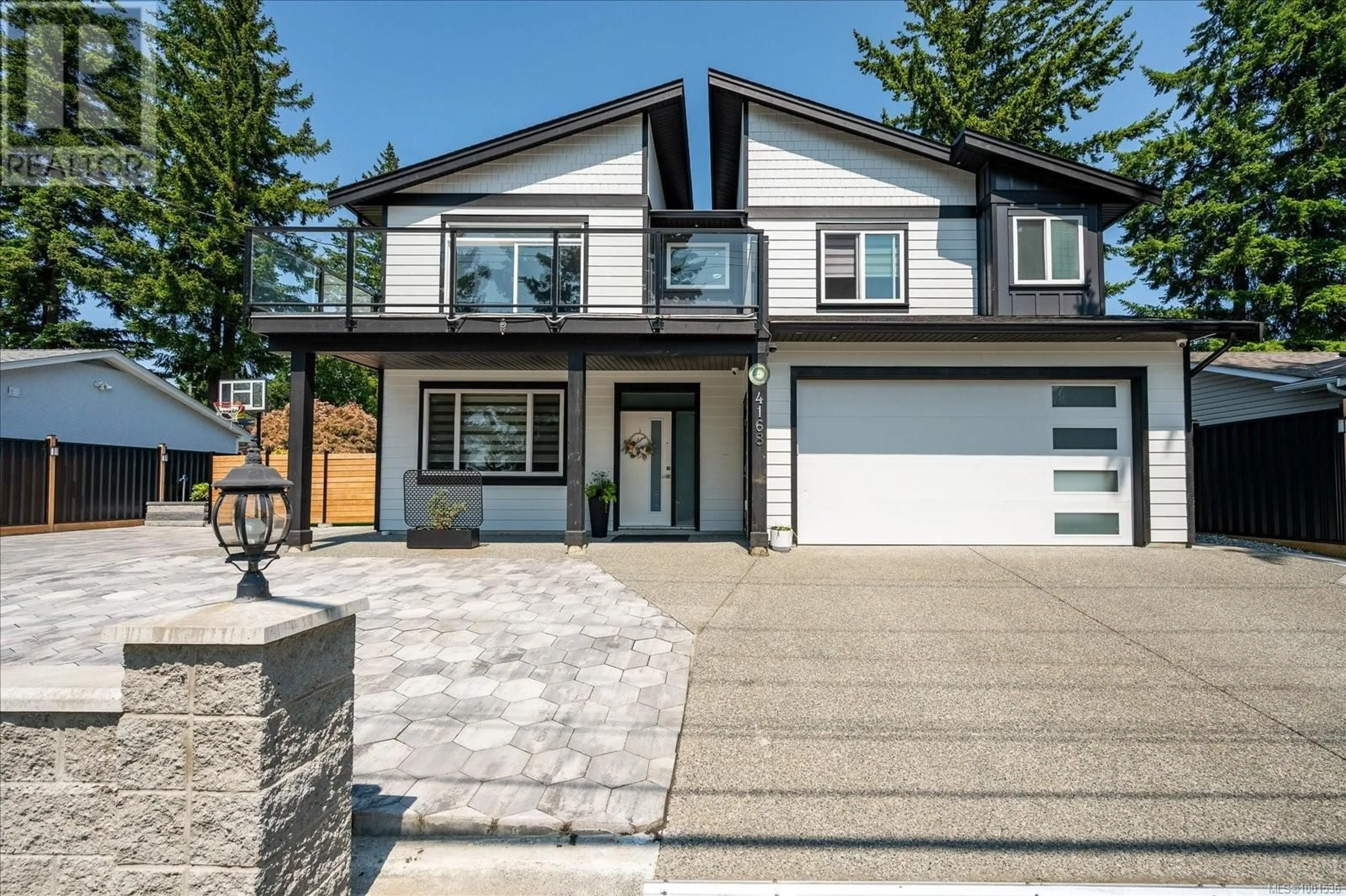 Home with vinyl exterior material, street for 4168 UPLANDS DRIVE, Nanaimo British Columbia V9T5K5