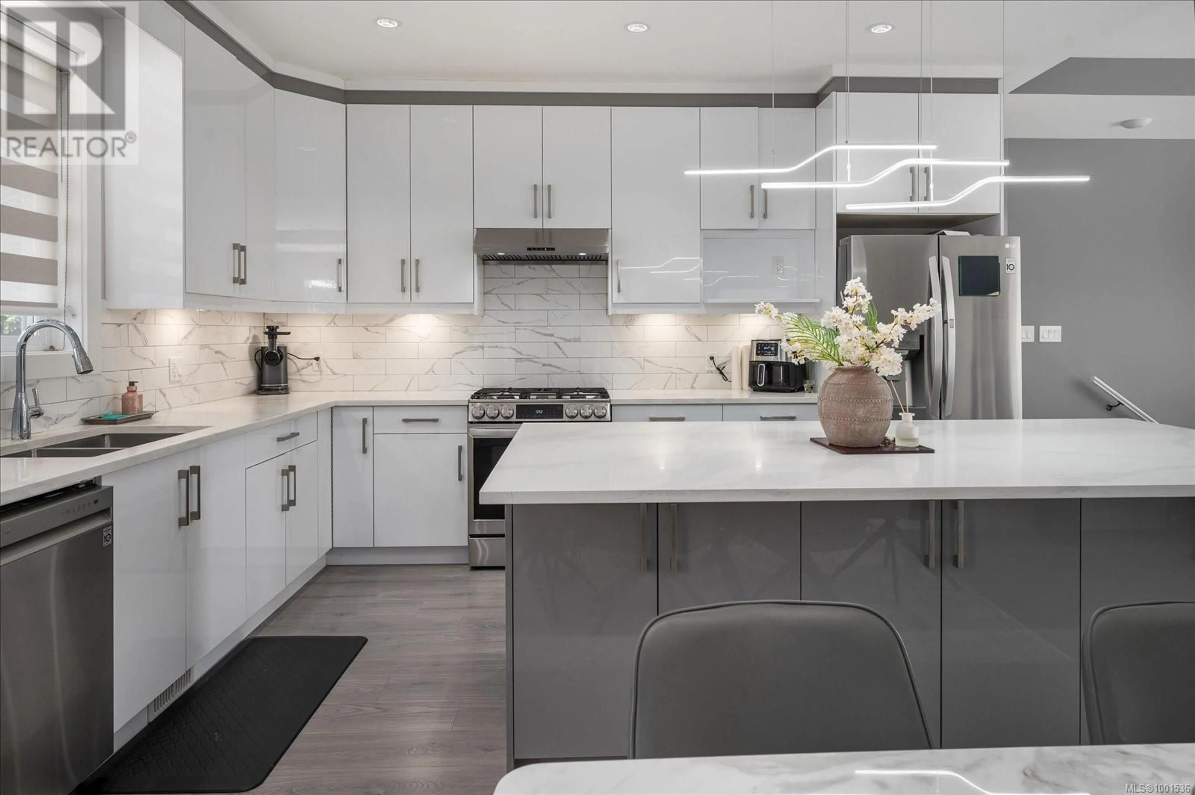 Contemporary kitchen, ceramic/tile floor for 4168 UPLANDS DRIVE, Nanaimo British Columbia V9T5K5