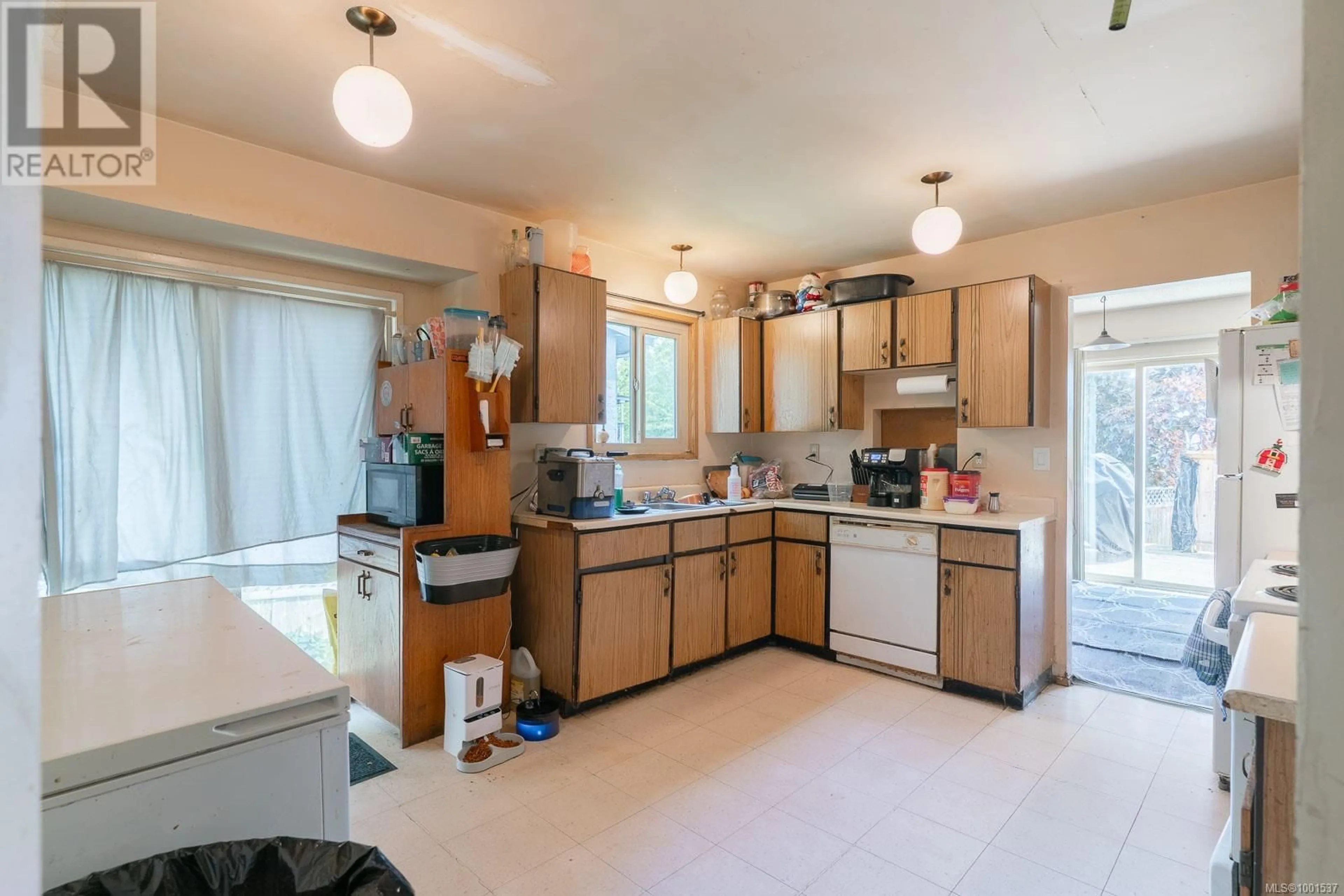 Standard kitchen, unknown for 4131/4133 DEPARTURE BAY ROAD, Nanaimo British Columbia V9T1C6