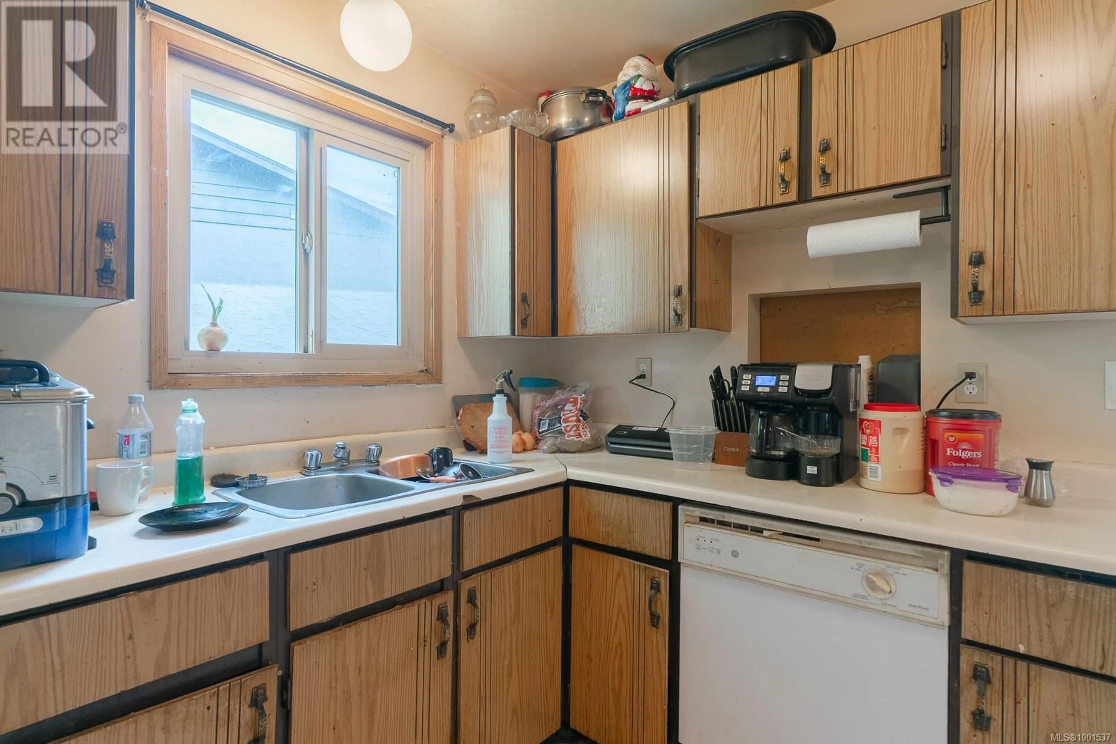 Standard kitchen, unknown for 4131/4133 DEPARTURE BAY ROAD, Nanaimo British Columbia V9T1C6