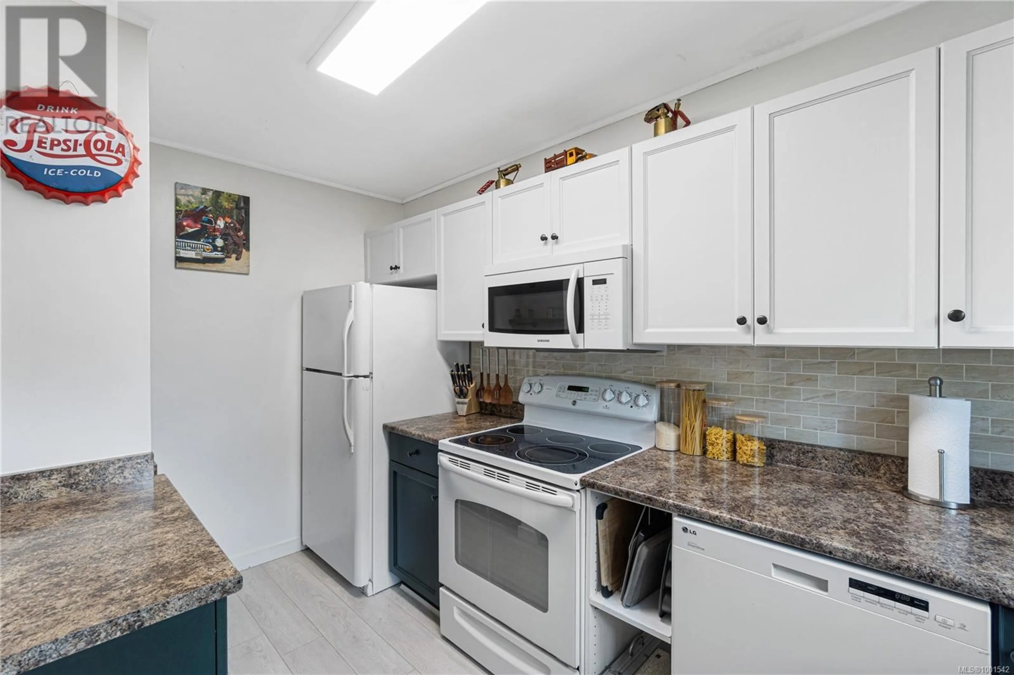 Standard kitchen, unknown for 9 - 855 HOWARD AVENUE, Nanaimo British Columbia V9R5V4