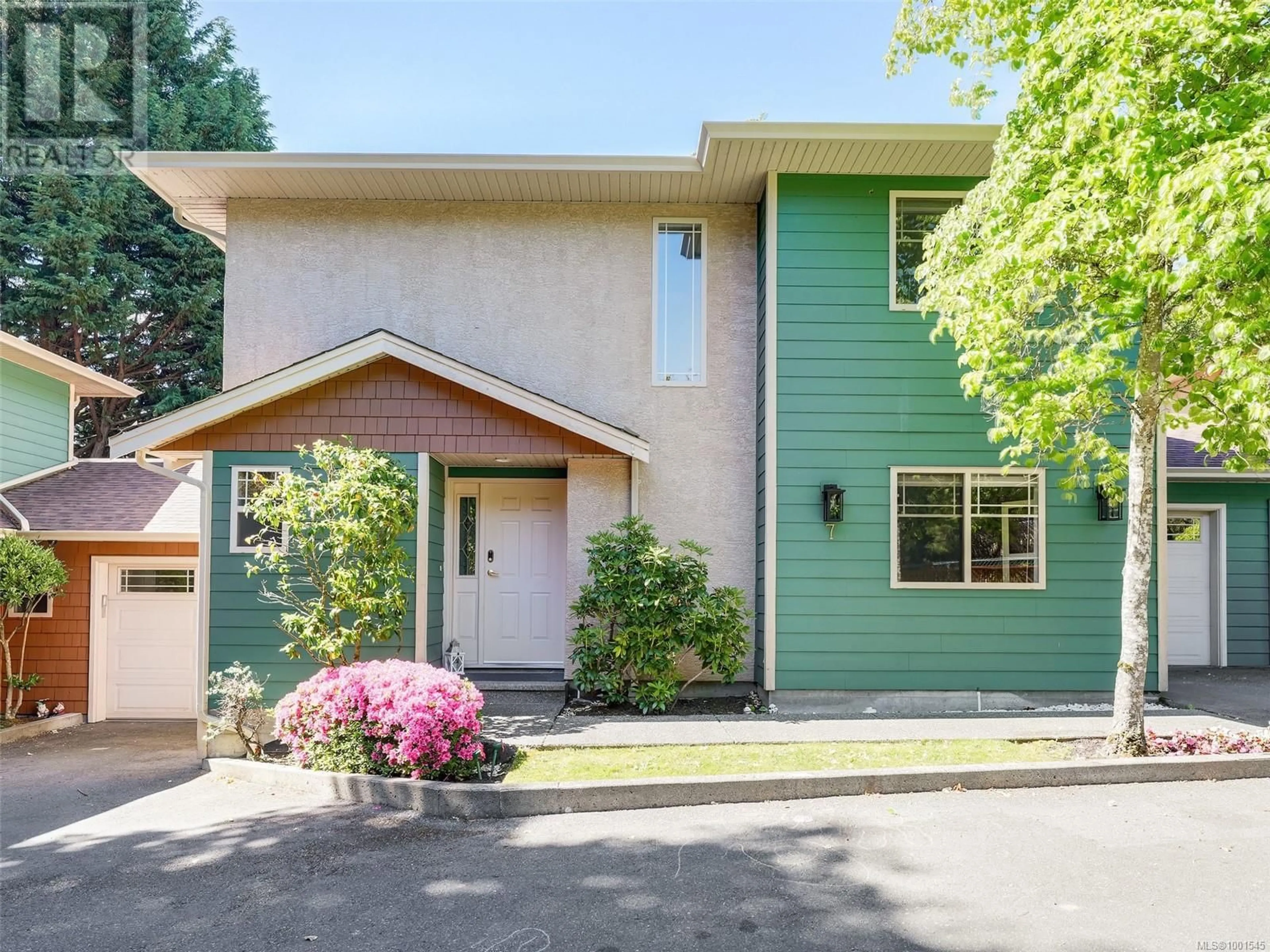 Home with vinyl exterior material, street for 7 - 1241 SANTA ROSA AVENUE, Saanich British Columbia V8Z2V5