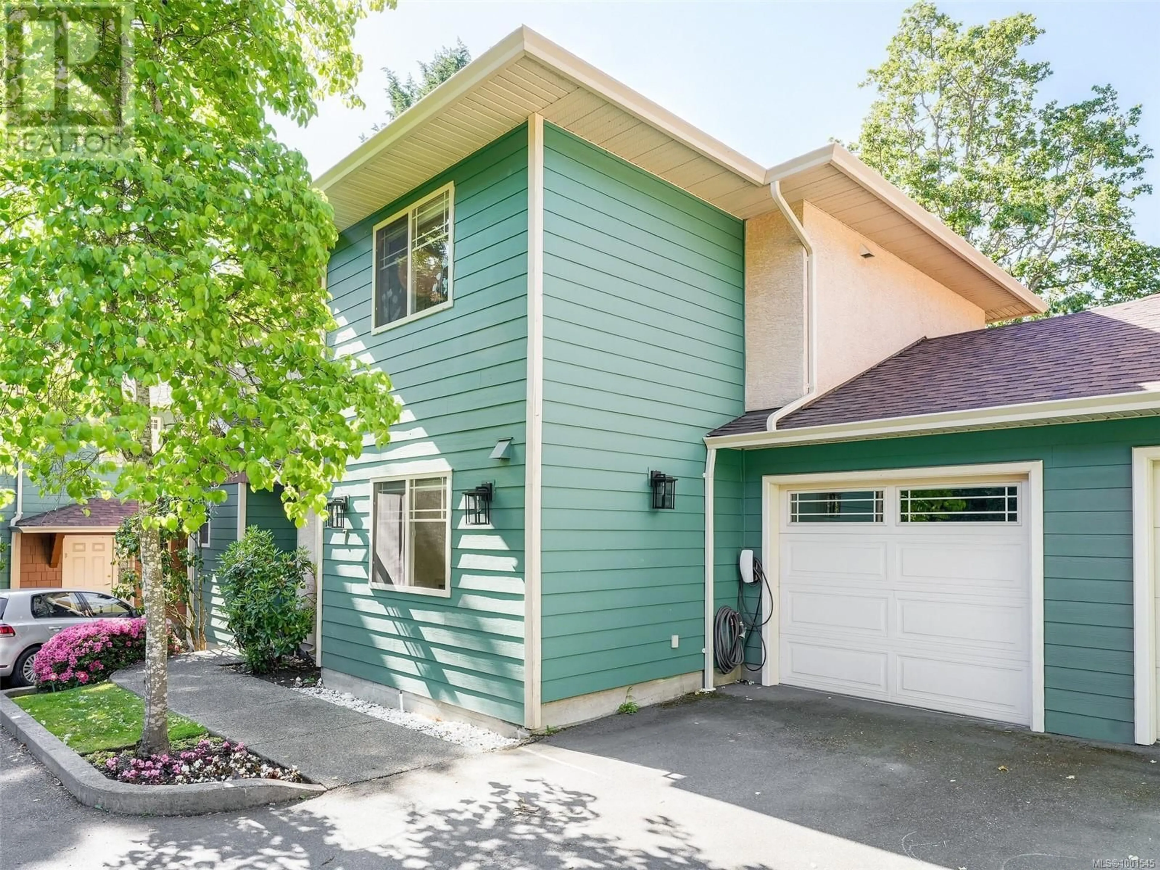 Home with vinyl exterior material, street for 7 - 1241 SANTA ROSA AVENUE, Saanich British Columbia V8Z2V5