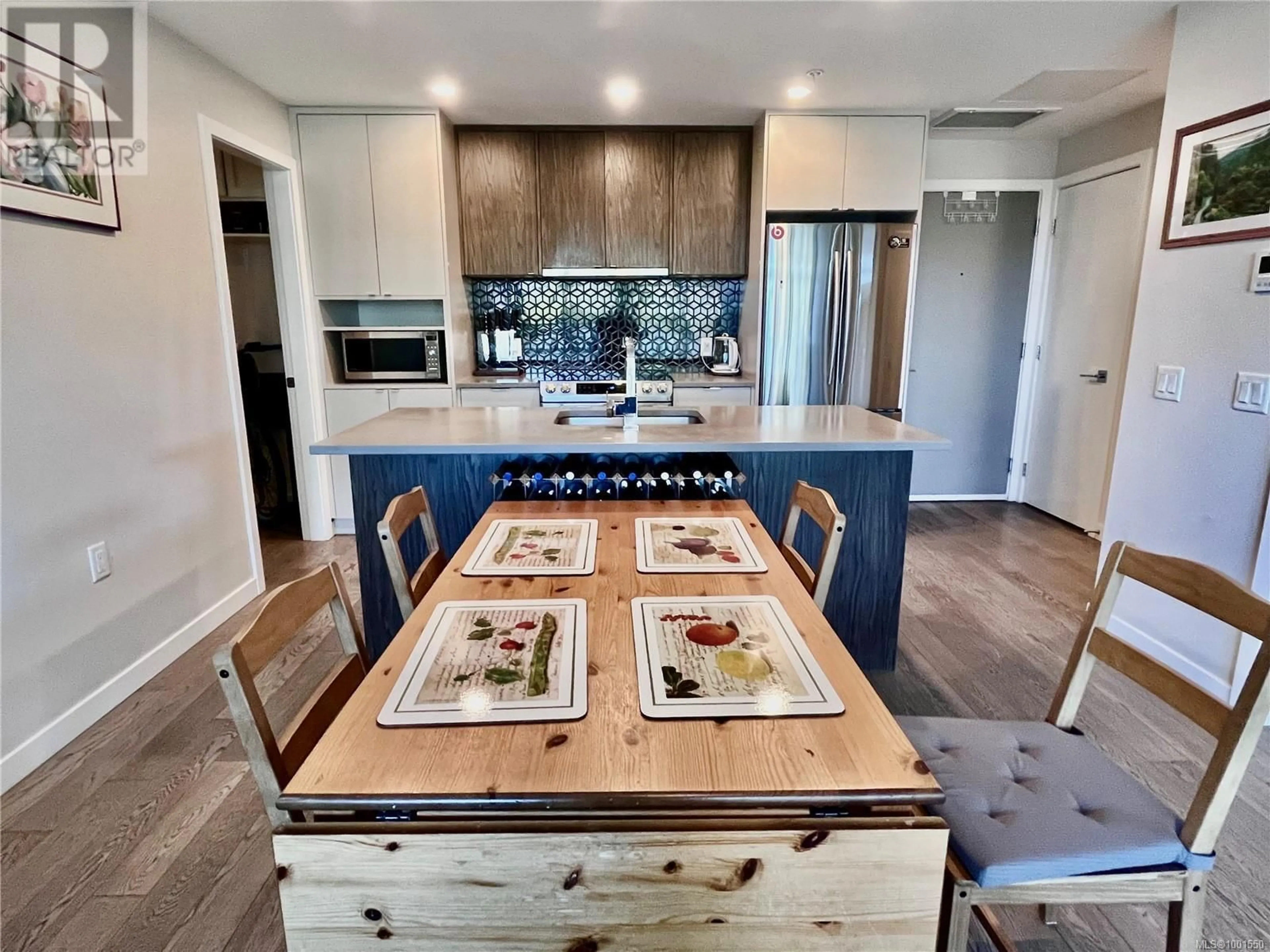 Contemporary kitchen, unknown for 406 - 881 SHORT STREET, Saanich British Columbia V8P2L3