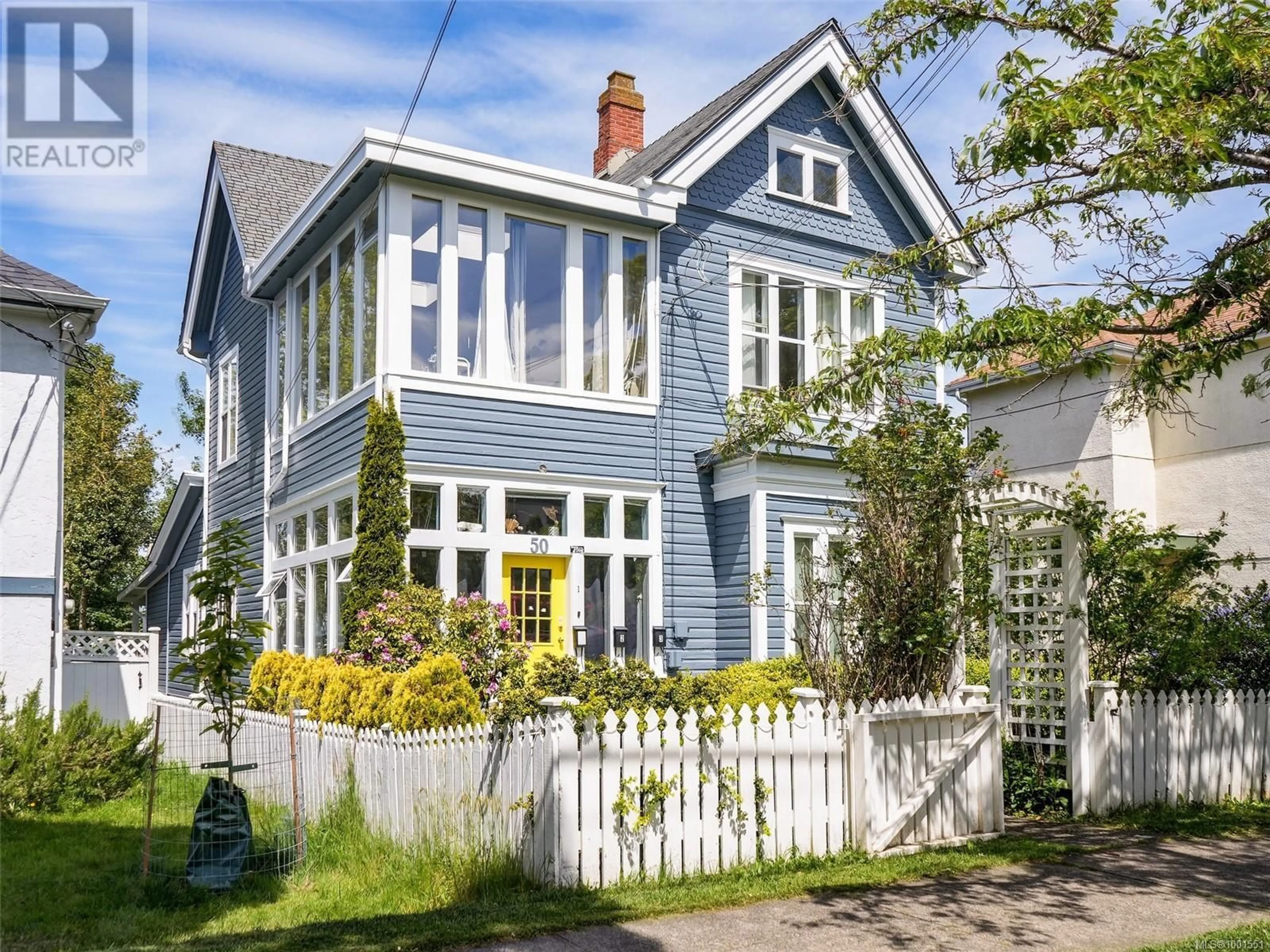 Home with vinyl exterior material, street for 50 SOUTH TURNER STREET, Victoria British Columbia V8V2J7